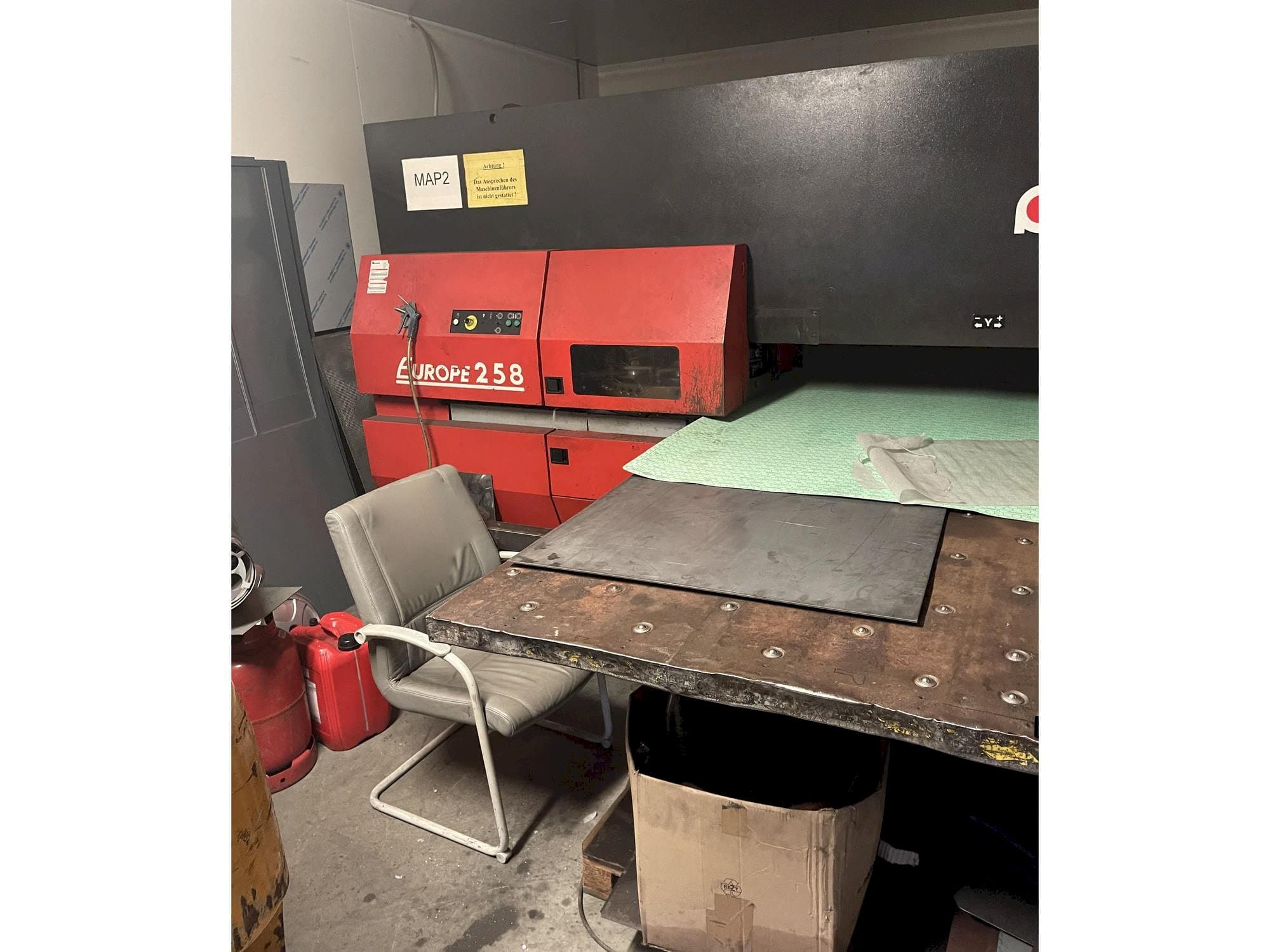 Makine AMADA Europe 258 - Önden görünüm