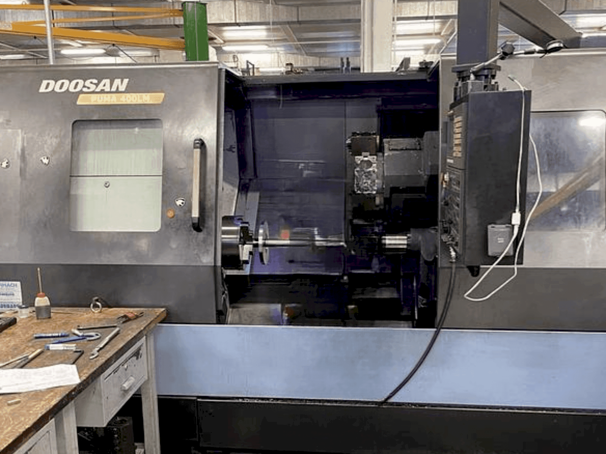 Makine DOOSAN Puma 400 LMA - Önden görünüm