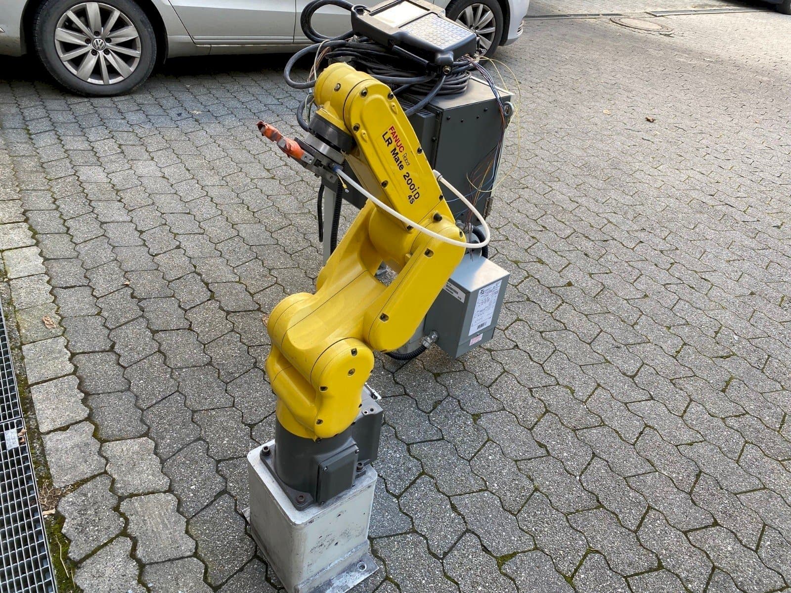 Makine  FANUC LR Mate 200iD/4S - Önden görünüm