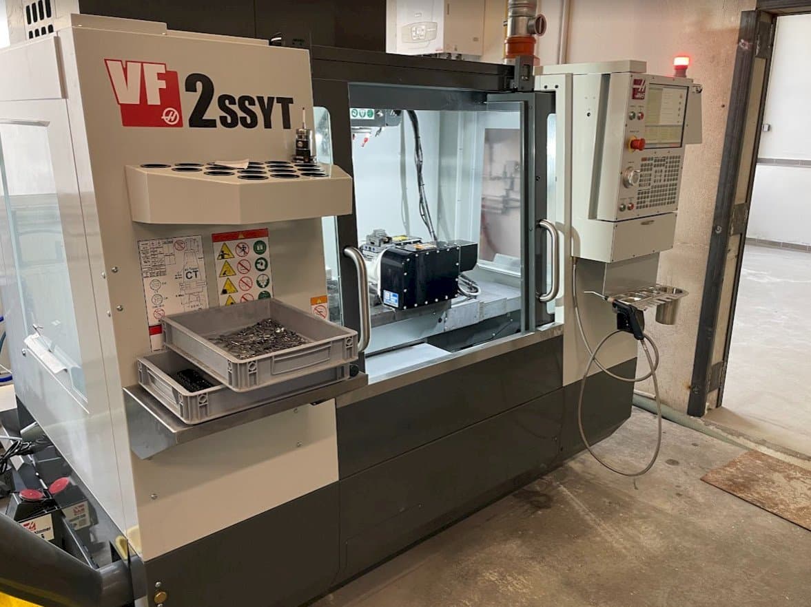 Makine HAAS VF-2SSYT - Önden görünüm