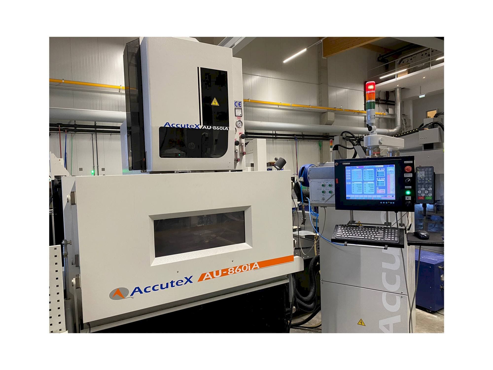Makine  AccuteX AU-860iA - Önden görünüm