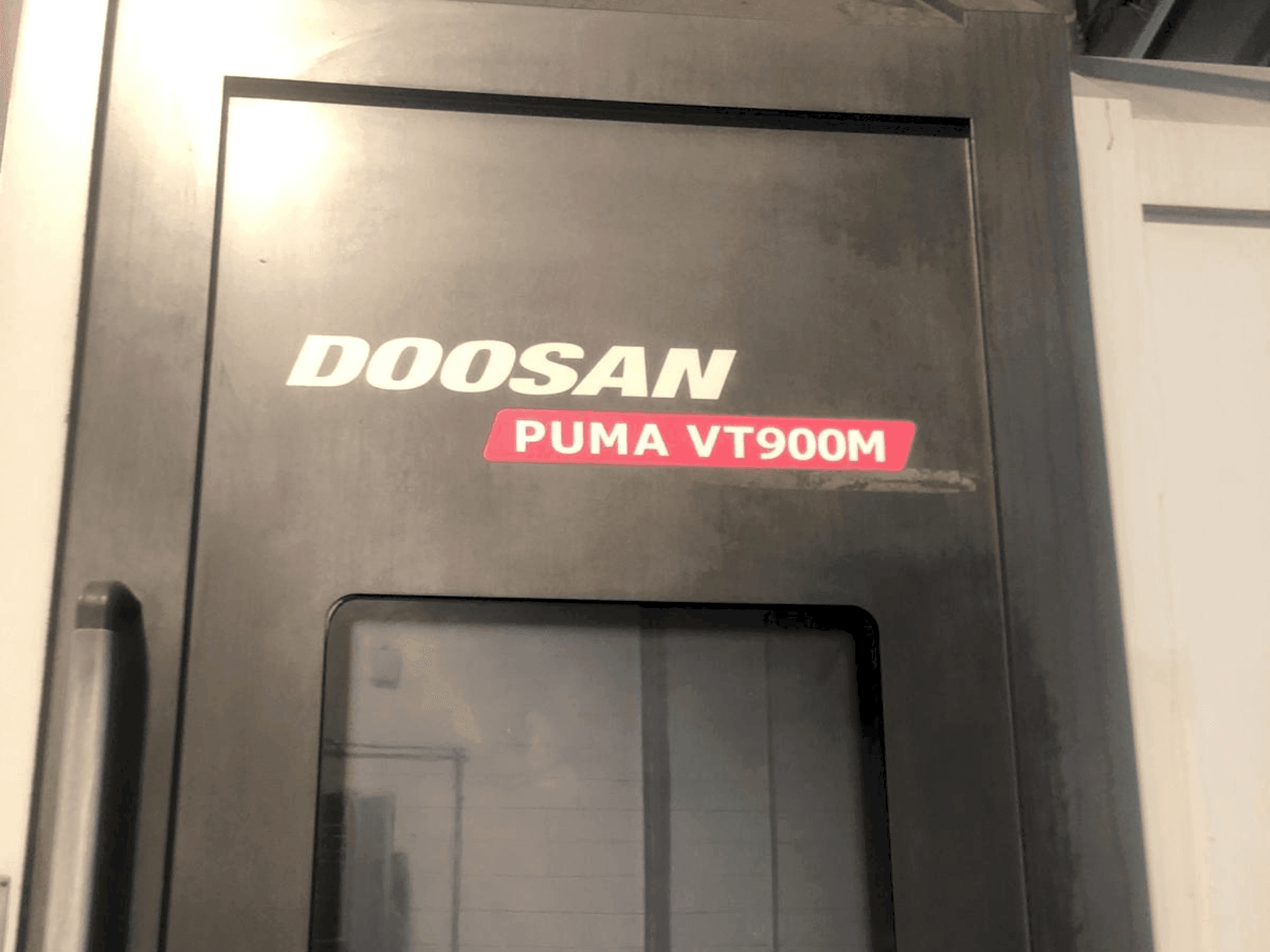 Makine DOOSAN Puma VT900M - Önden görünüm