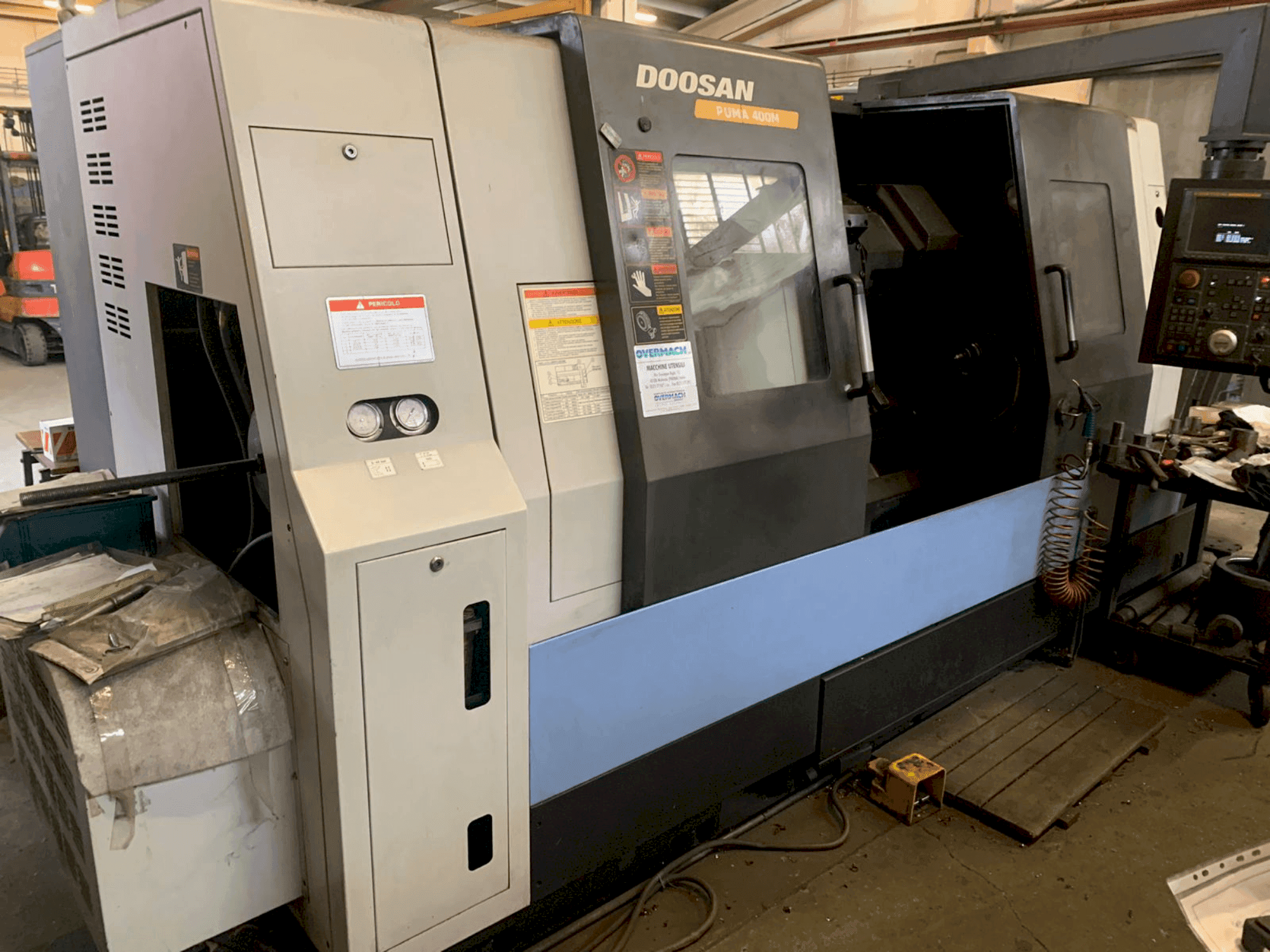 Makine  DOOSAN PUMA 400M - Önden görünüm