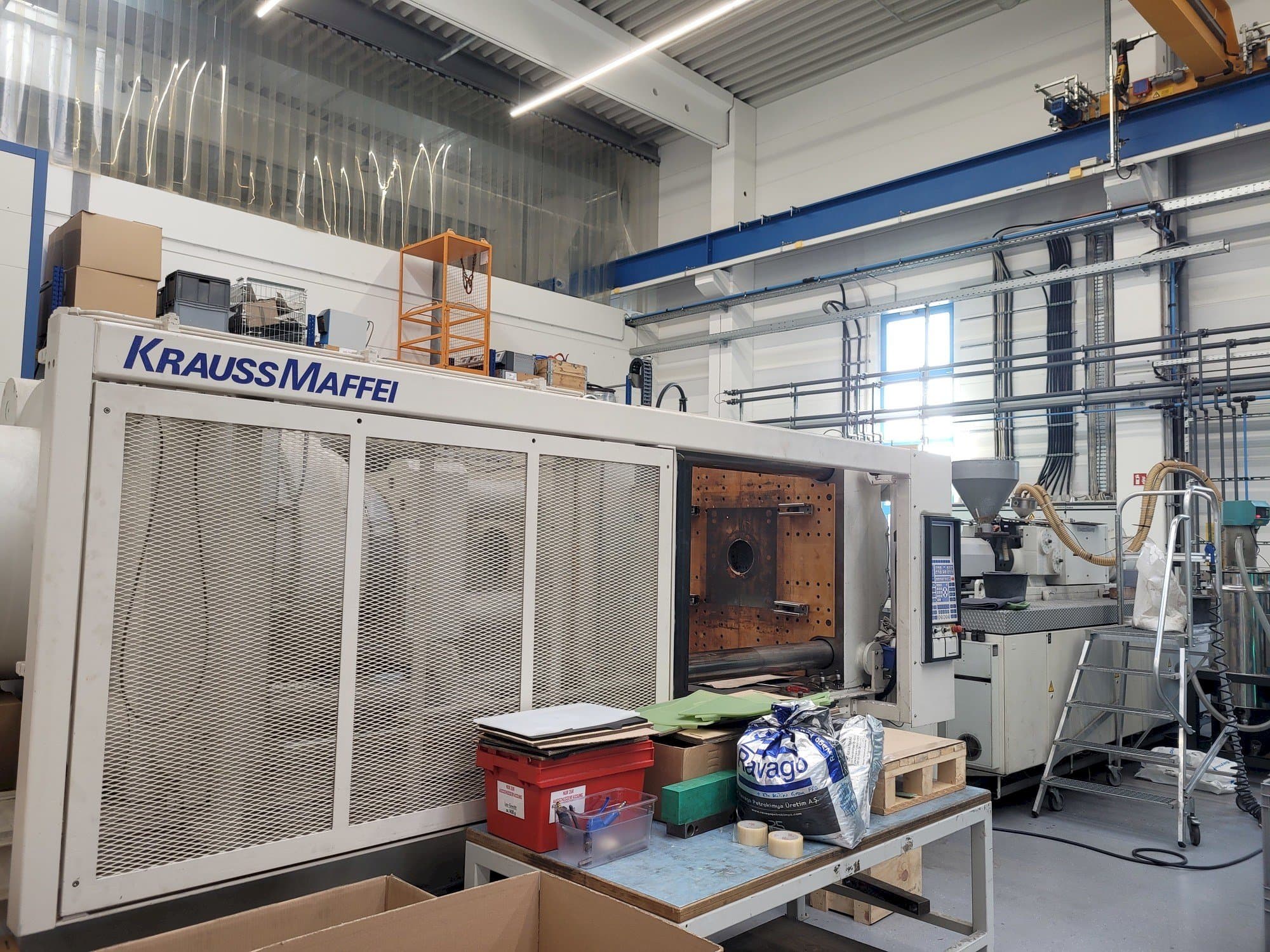 Makine Krauss Maffei 650-4350BM-MC4 - Önden görünüm