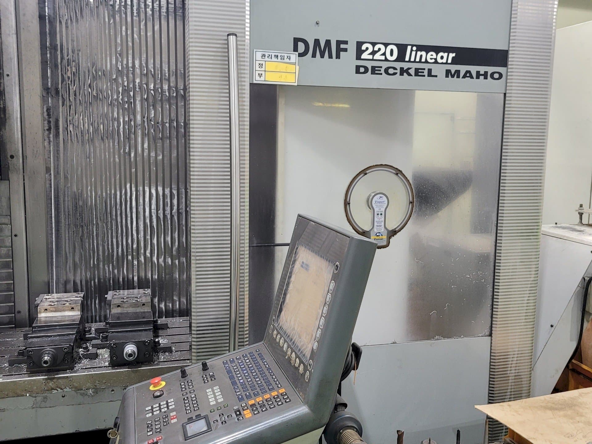 Makine DECKEL MAHO DMF 220 Linear - Önden görünüm
