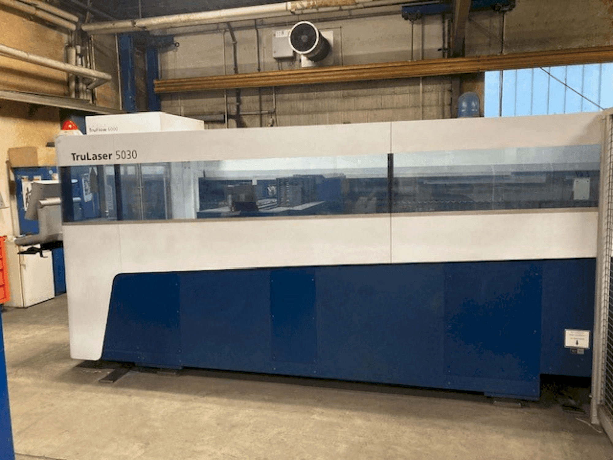 Makine TRUMPF TruLaser 5030 (L52) - Önden görünüm