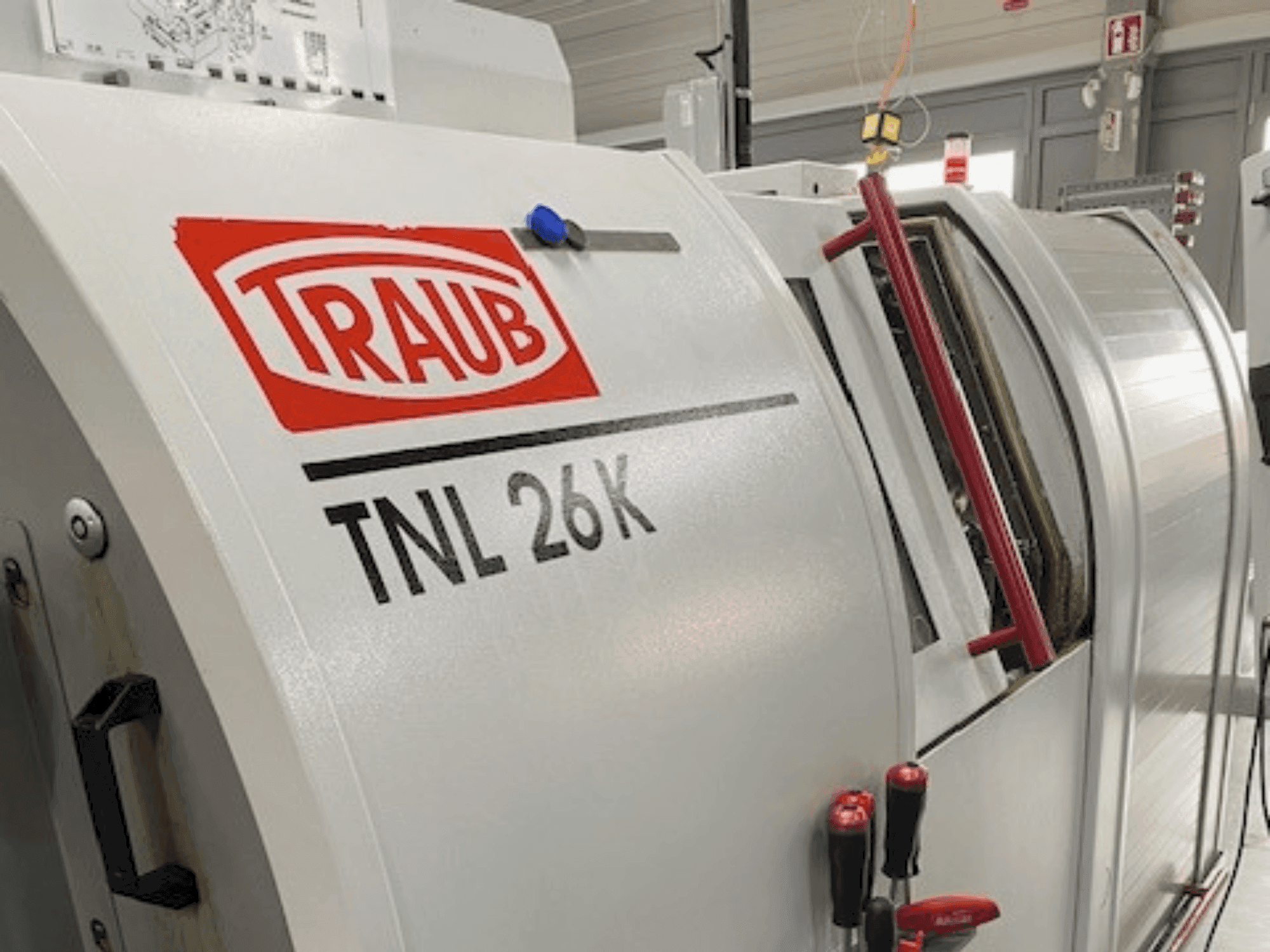 Makine  TRAUB TNL 26 K - Önden görünüm