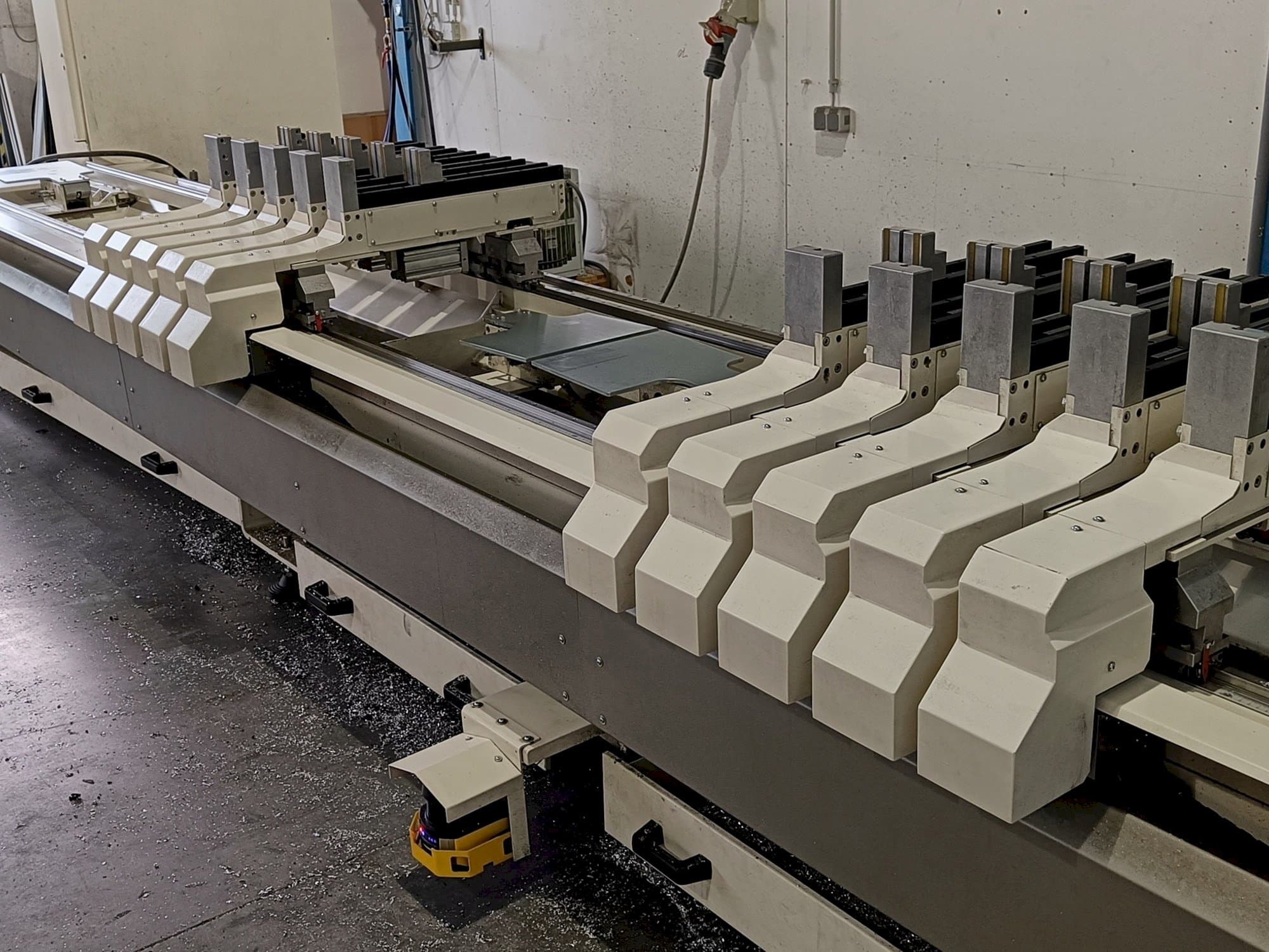 Makine MECAL MC 304 Ariel 5 MDT - Önden görünüm