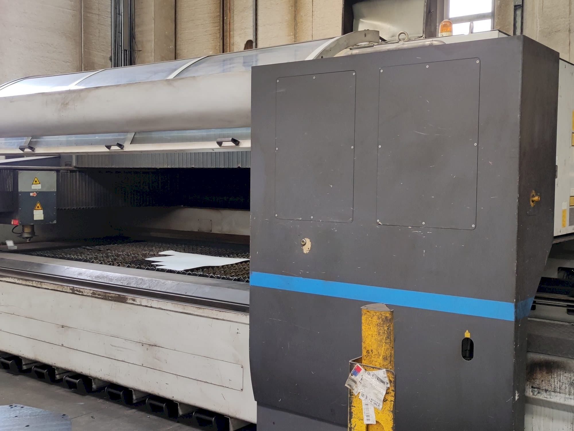 Makine LVD AXEL 3015 S - Önden görünüm