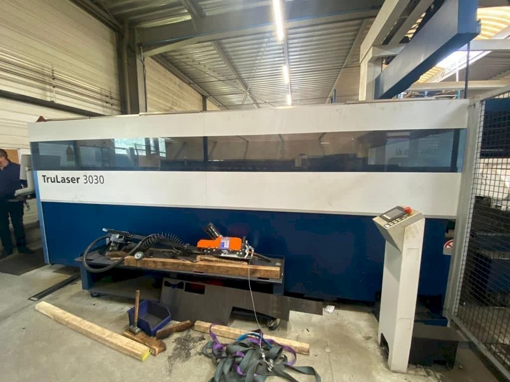 Makine Trumpf Trulaser 3030 L20 - Önden görünüm