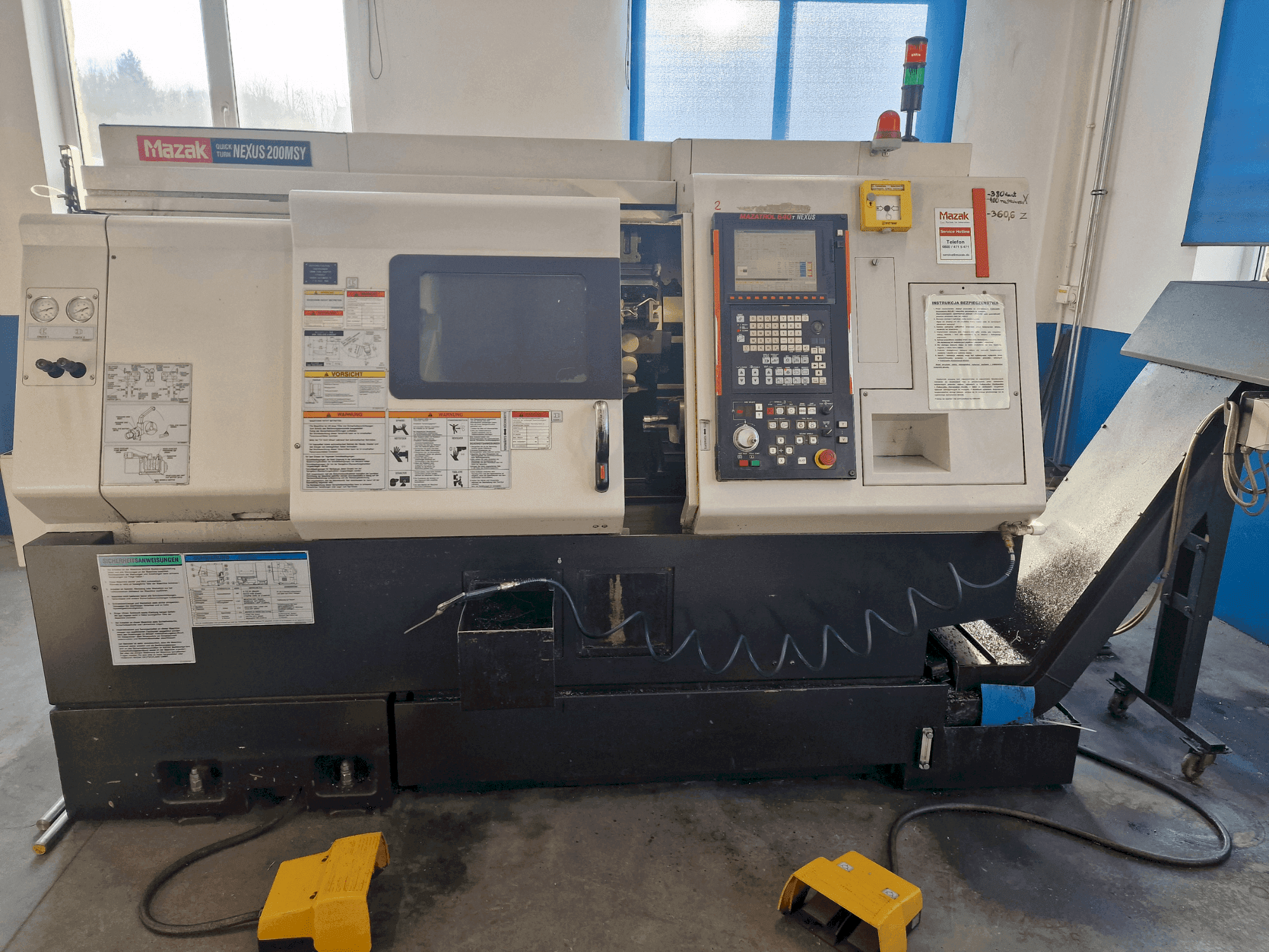 Makine  Mazak QTN-200MSY - Önden görünüm