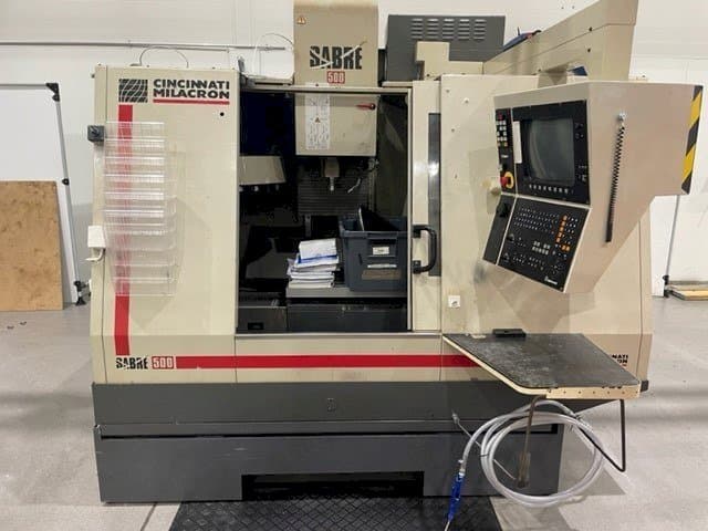 Makine Cincinnati Milacron Sabre 500 - Önden görünüm