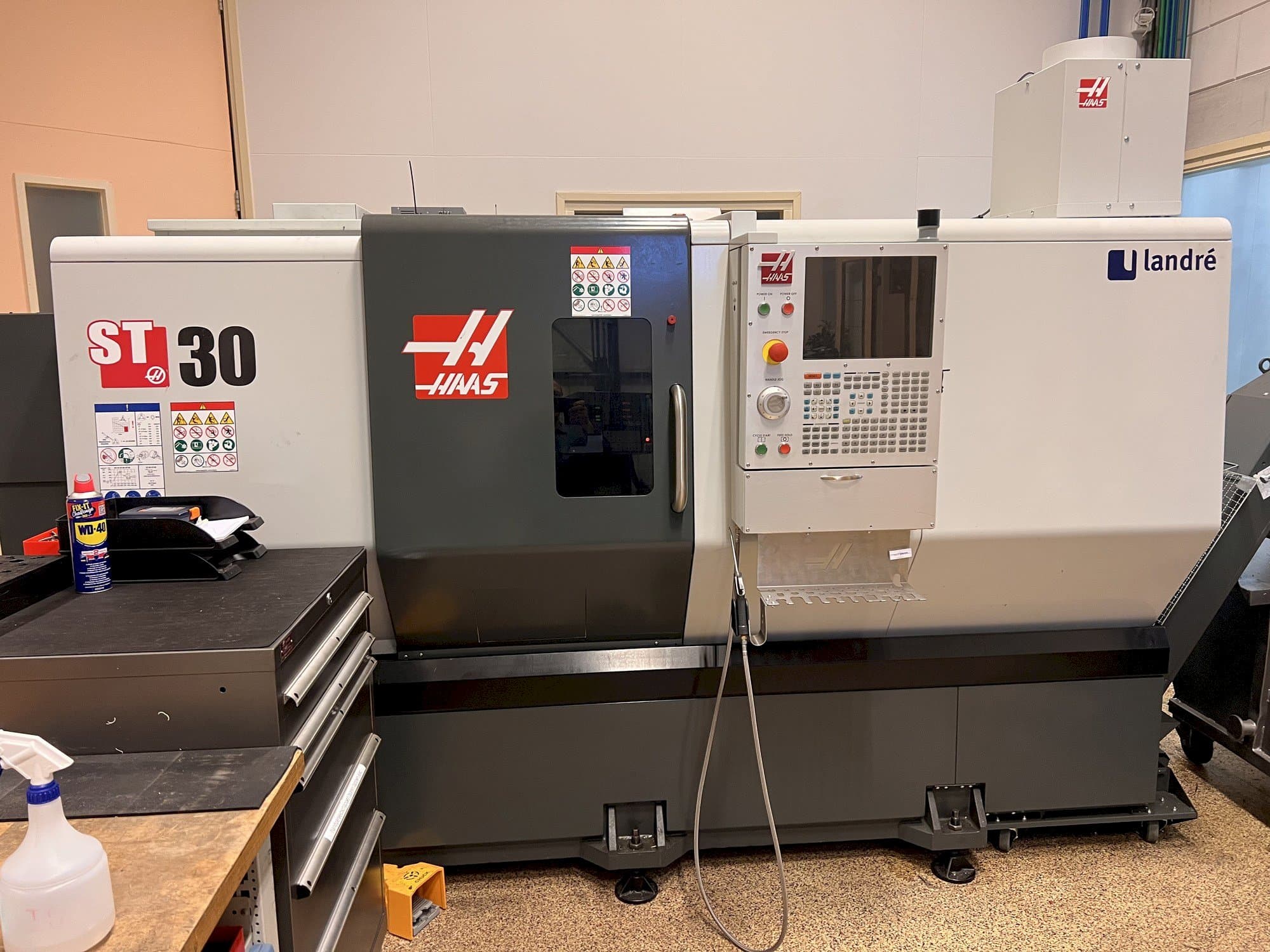Makine  HAAS ST30 - Önden görünüm