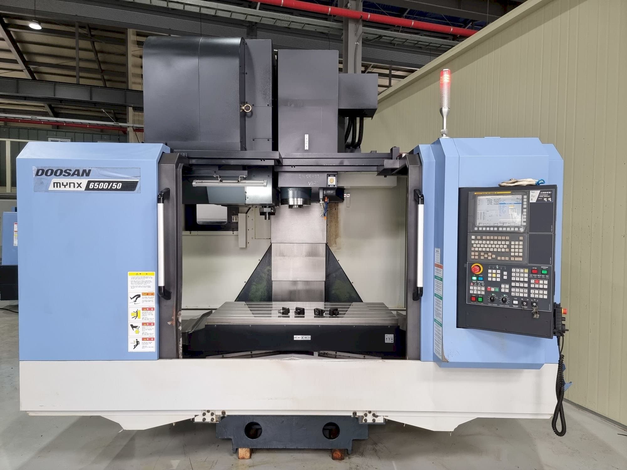 Makine  Doosan MYNX 6500/50 - Önden görünüm