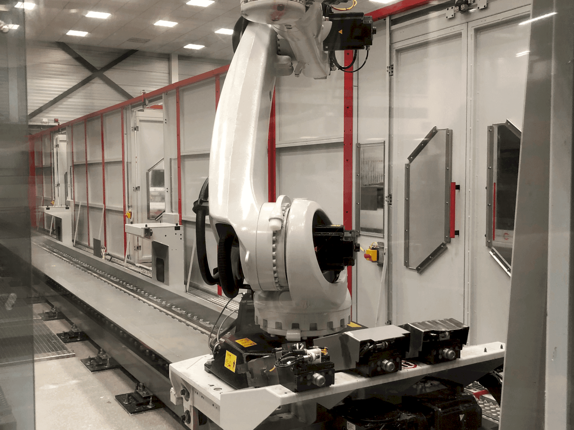 Makine  KUKA KR 240 R2900 ultra - Önden görünüm