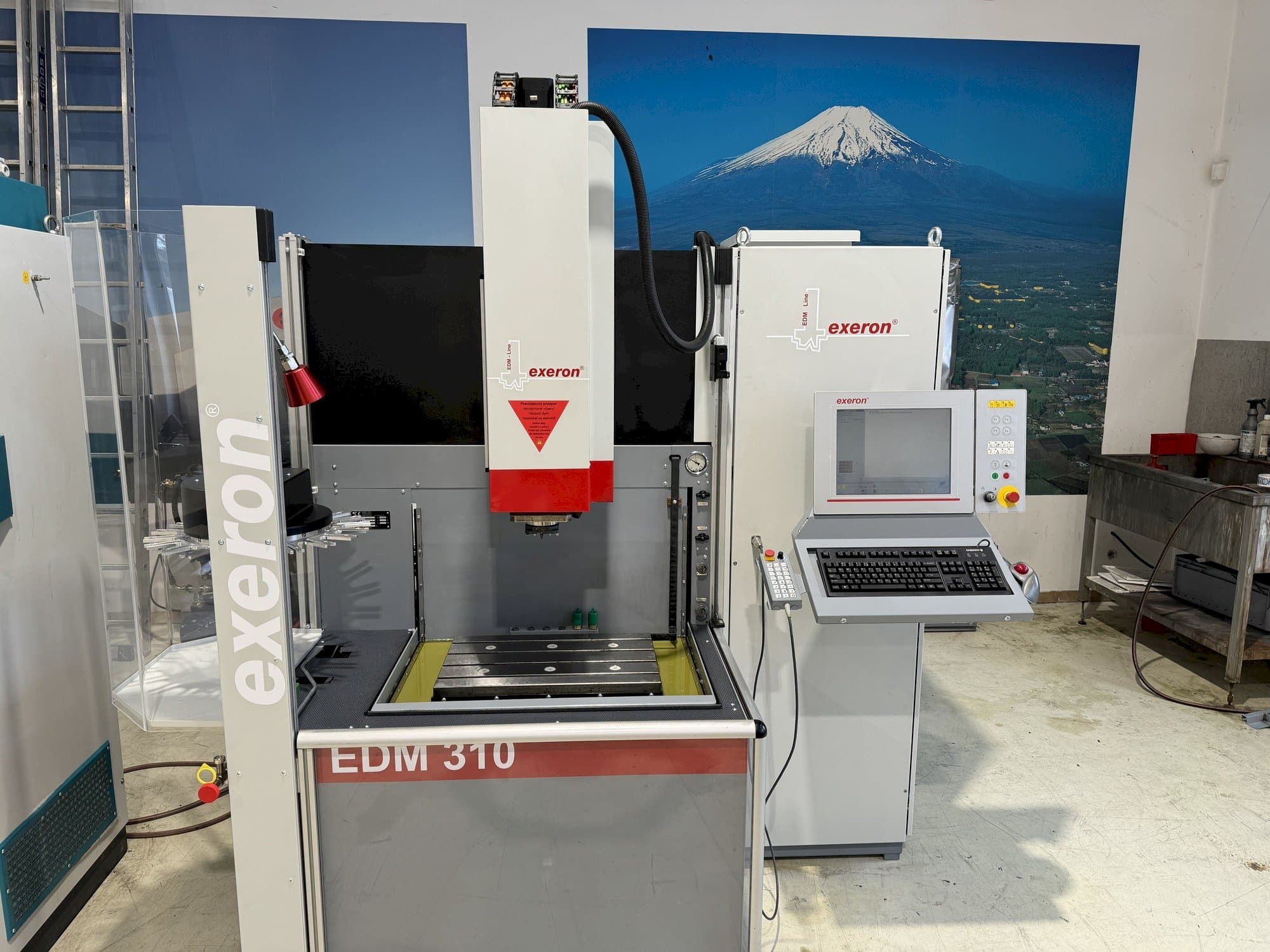 Makine Exeron EDM 310 MF 20 - Önden görünüm