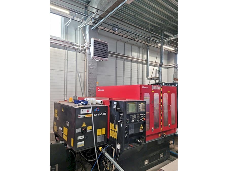 Makine AMADA Quattro - Sol taraftaki görüntü