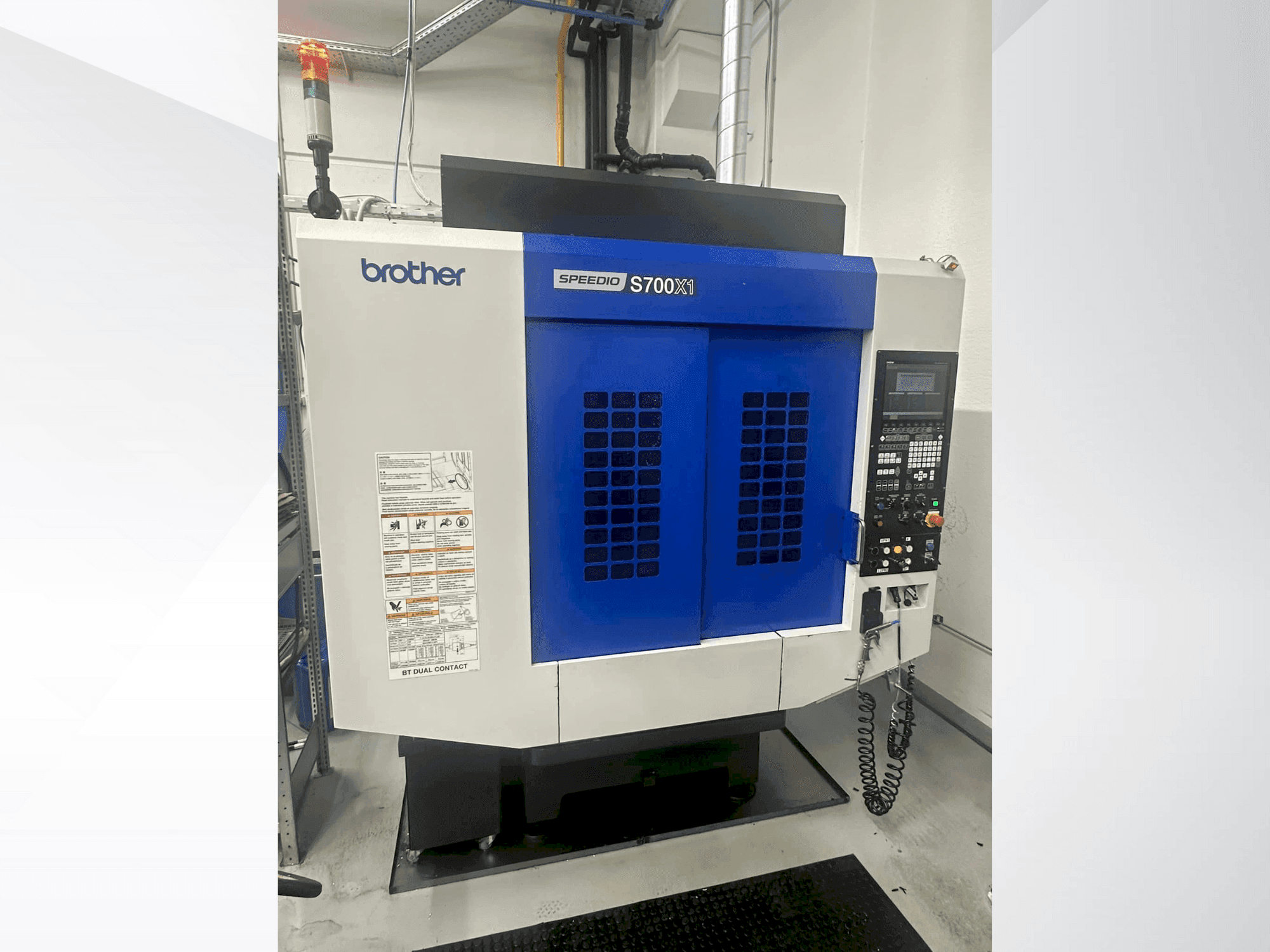 Makine  Brother Speedio S700X1 - Önden görünüm