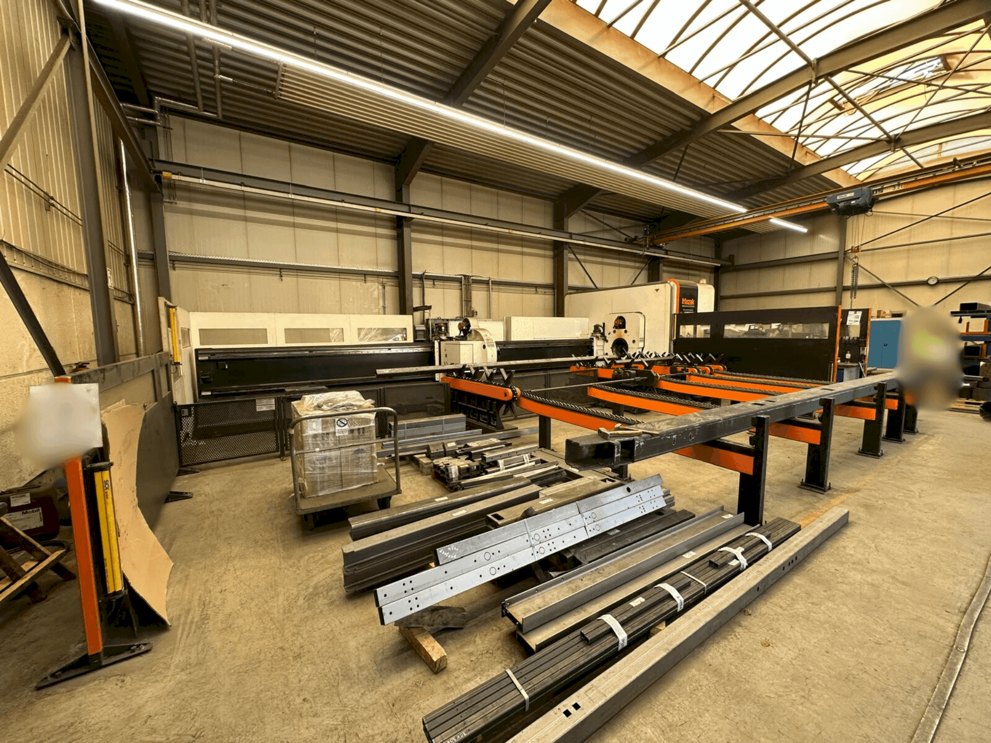 Makine  Mazak FABRI GEAR 400 II - Önden görünüm