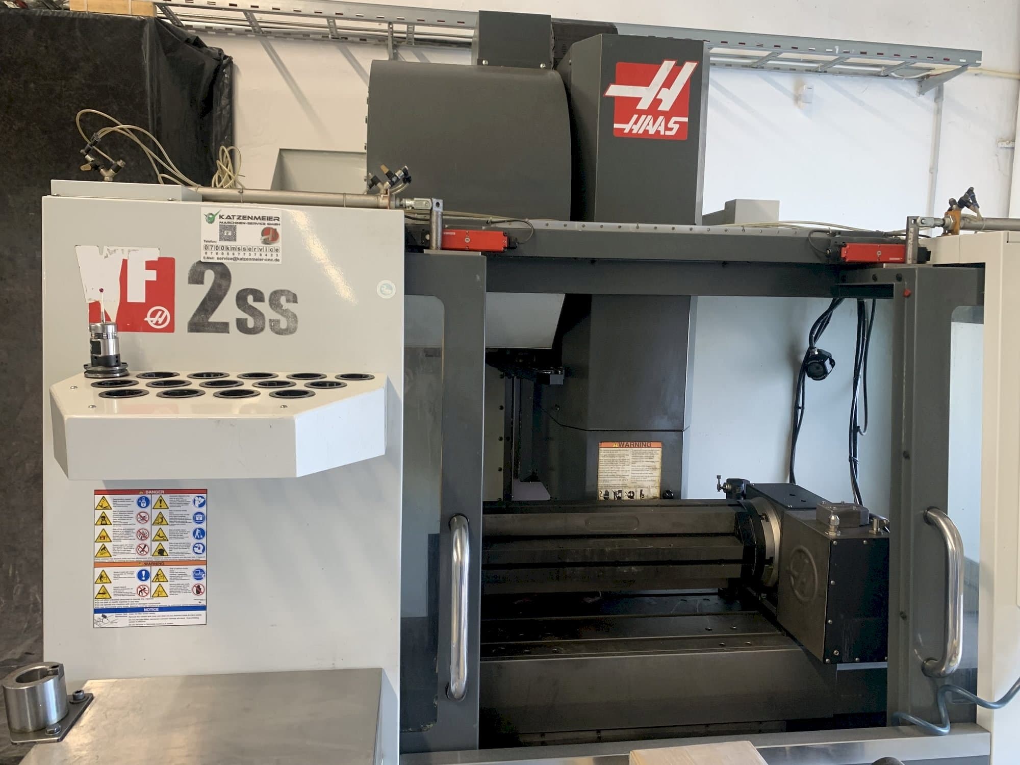 Makine HAAS VF-2SS - Önden görünüm