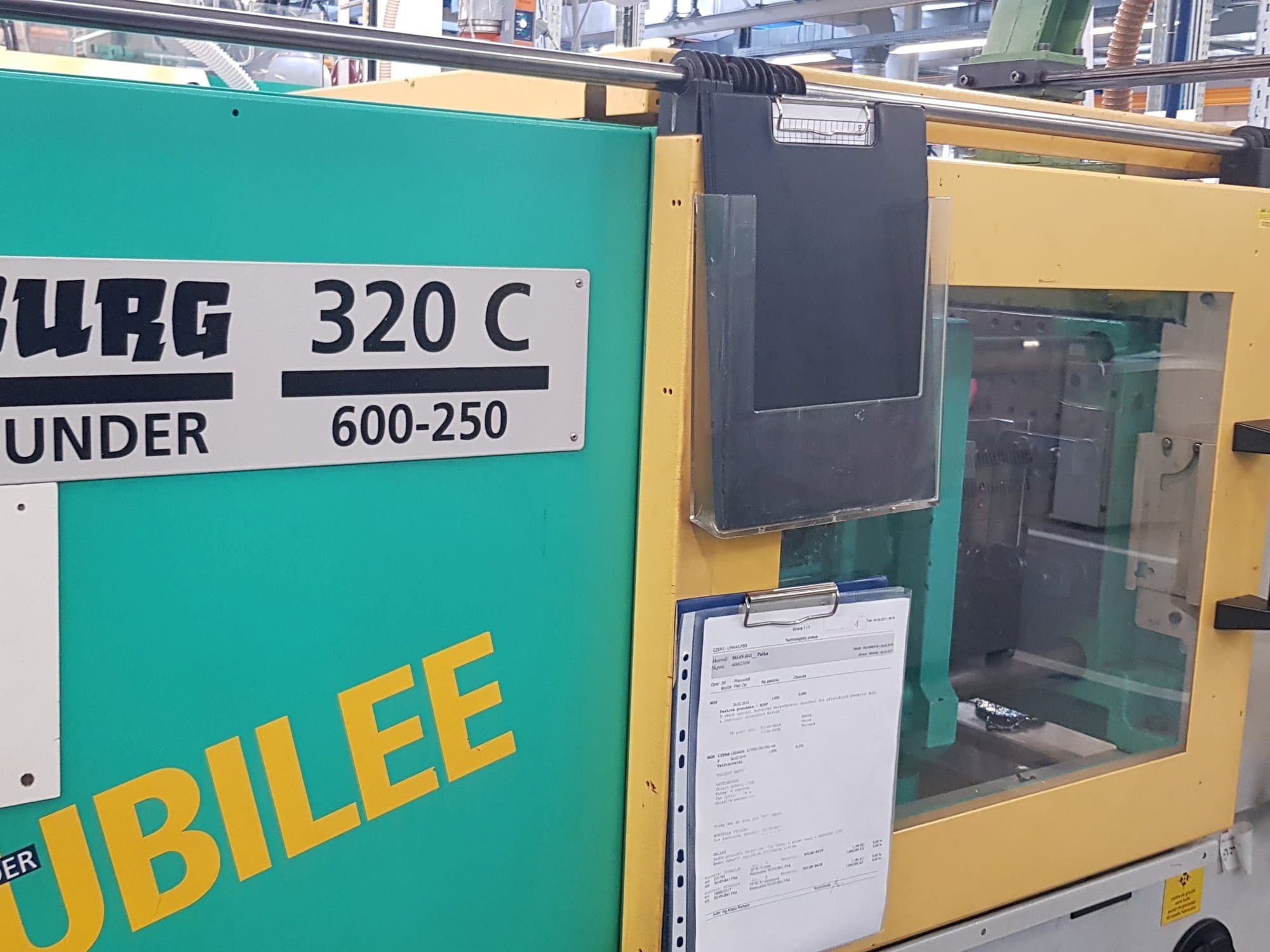 Makine  Arburg 320 C 600-250 - Önden görünüm