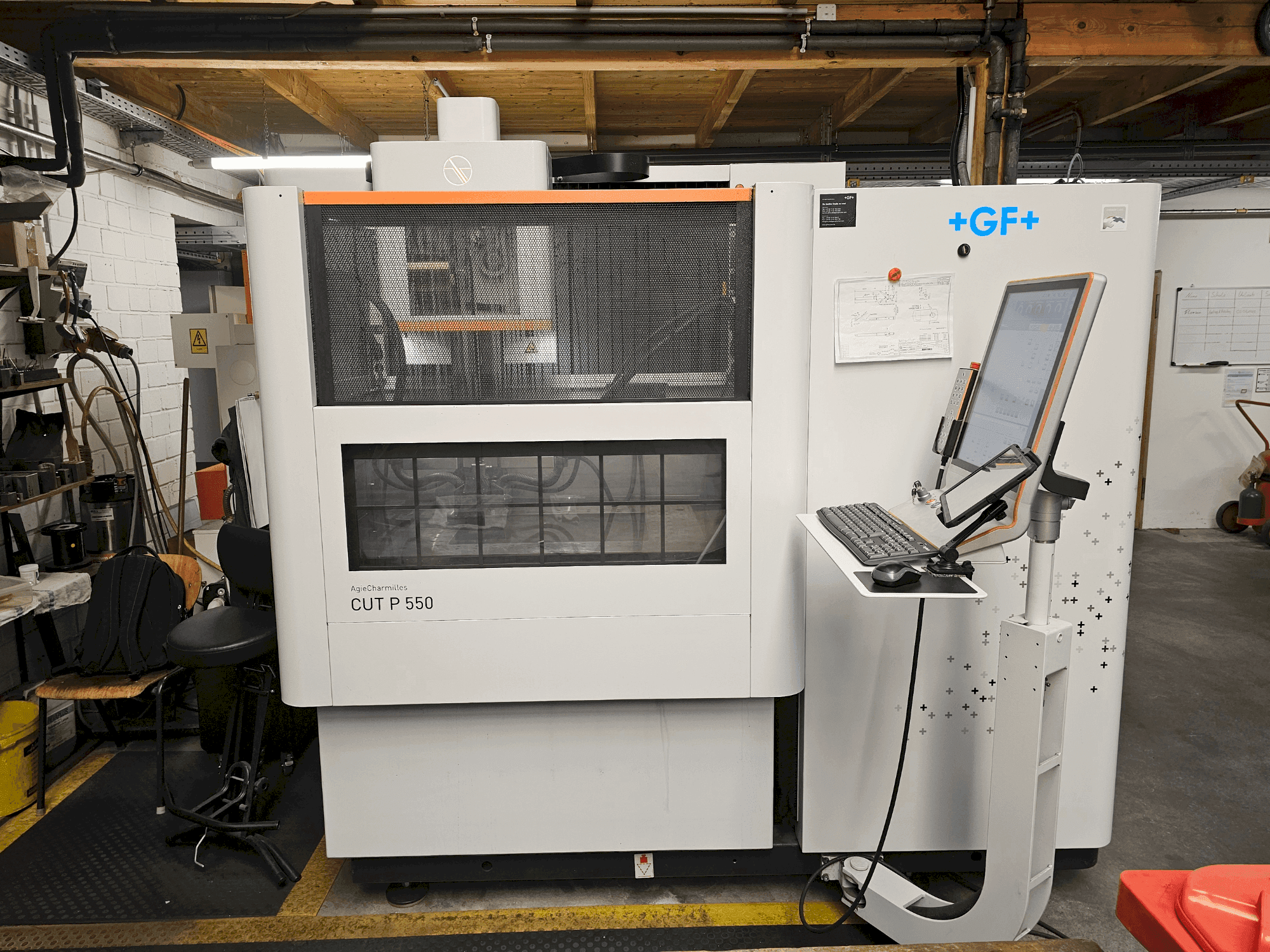 Makine  AgieCharmilles CUT P 550 - Önden görünüm