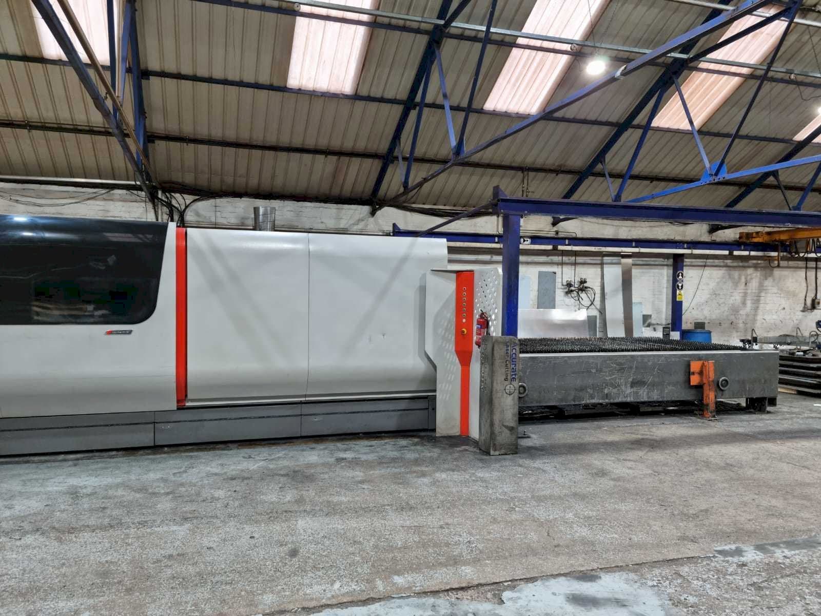 Makine  Bystronic Bystar Fiber 4020 10KW - Önden görünüm