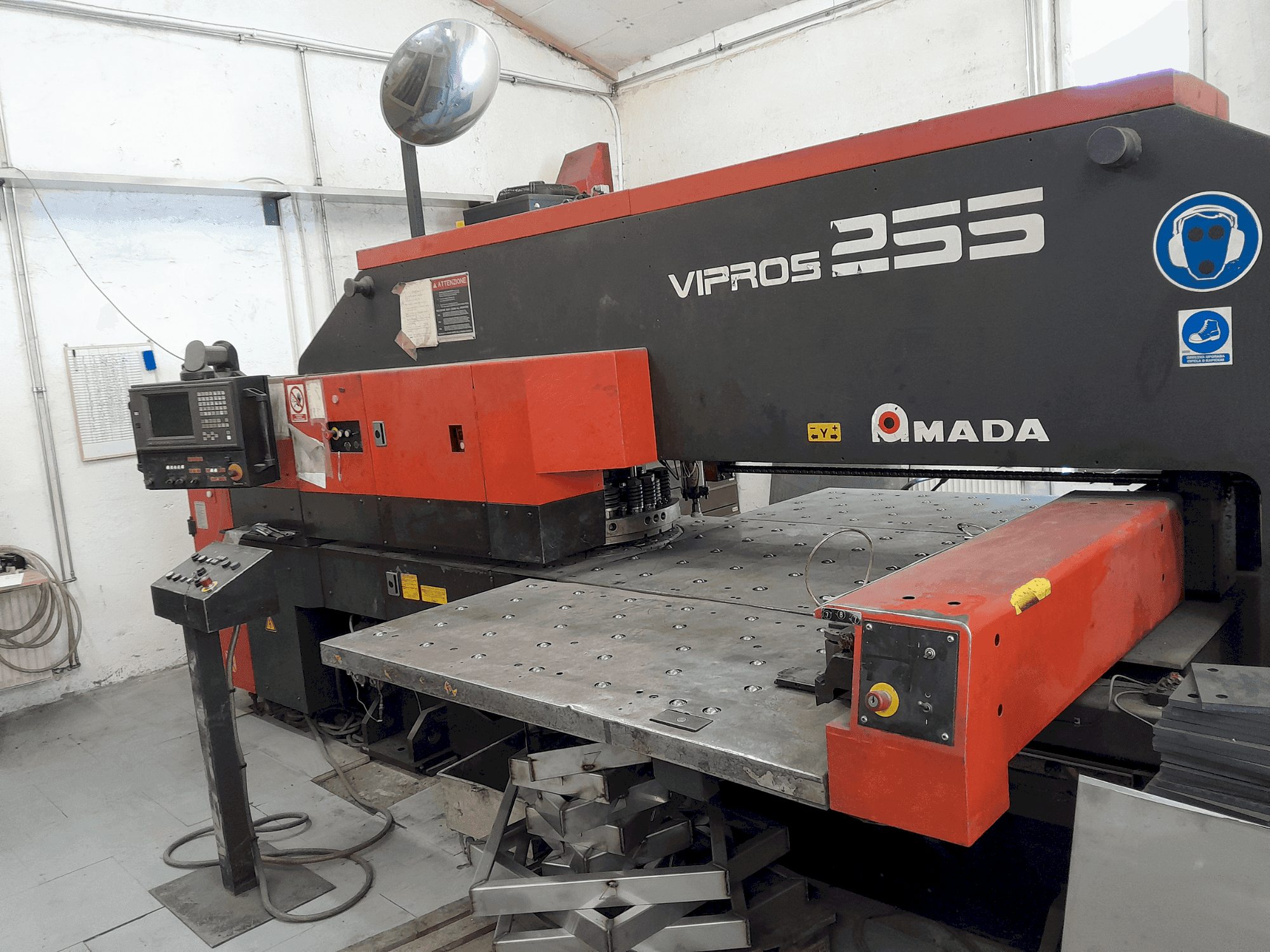 Makine  AMADA Vipros 255 - Önden görünüm
