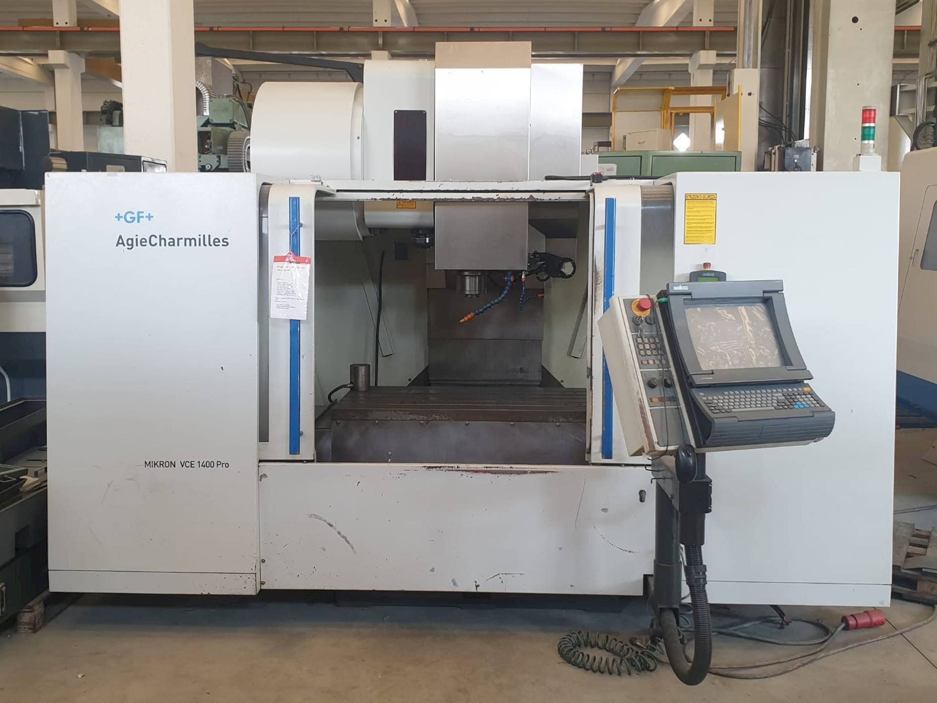Makine AgieCharmilles MIKRON VCE 1400 PRO - Önden görünüm