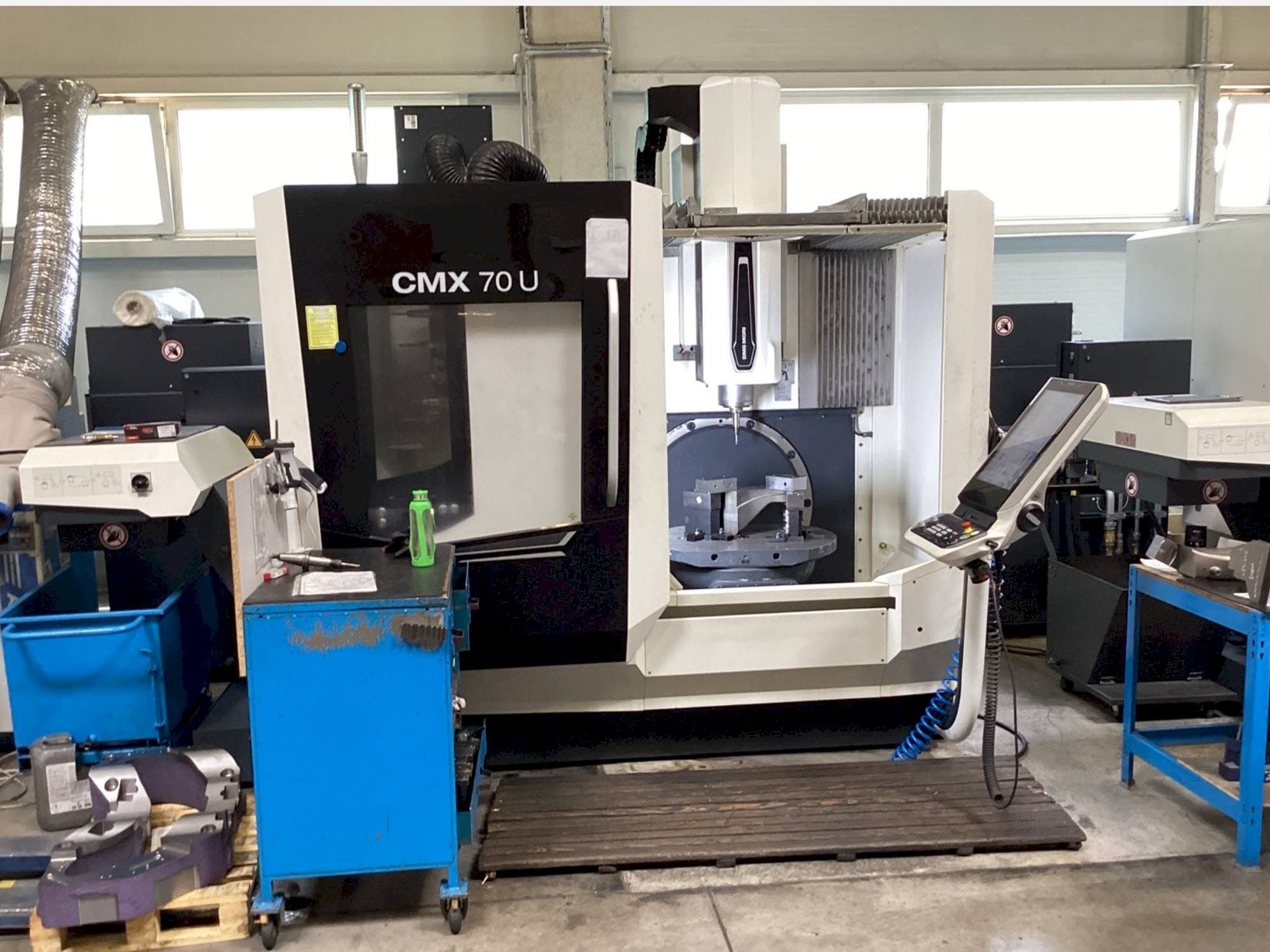 Makine  DMG MORI CMX 70U - Önden görünüm