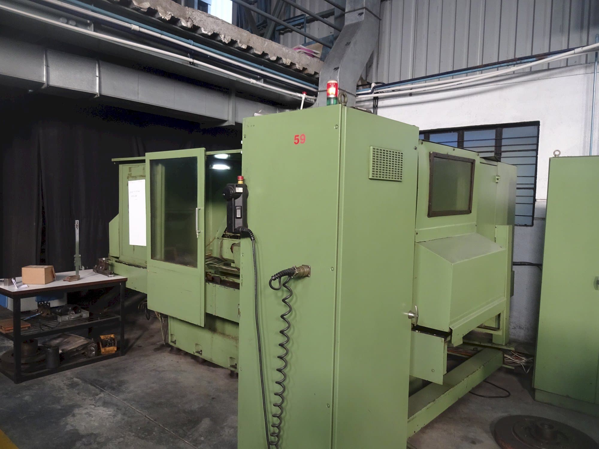 Makine LIVNIKA KIKINDA - Sol görünüm AAFD-63045CNC
