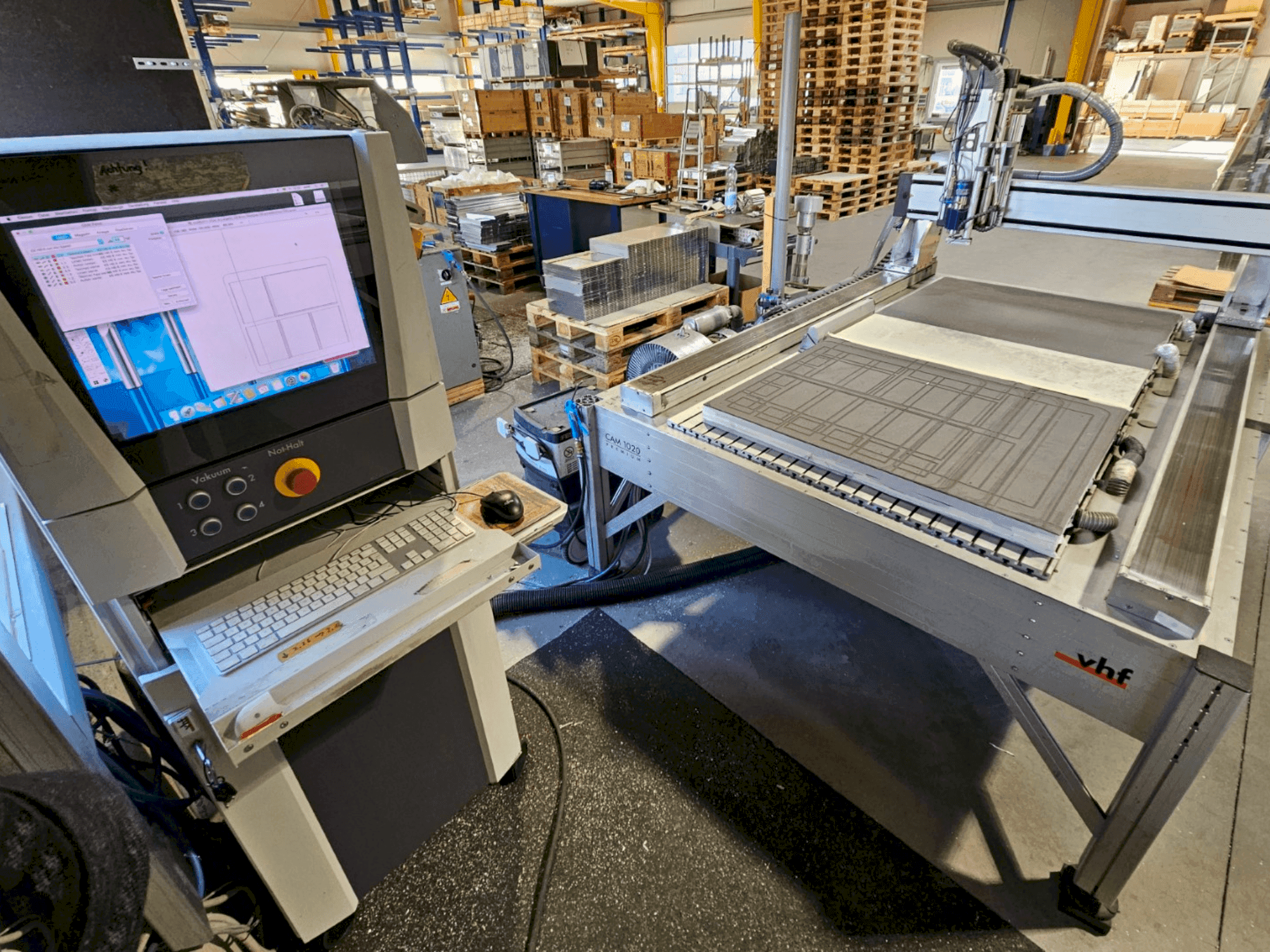 Makine VHF CAM 1020 Premium - Önden görünüm