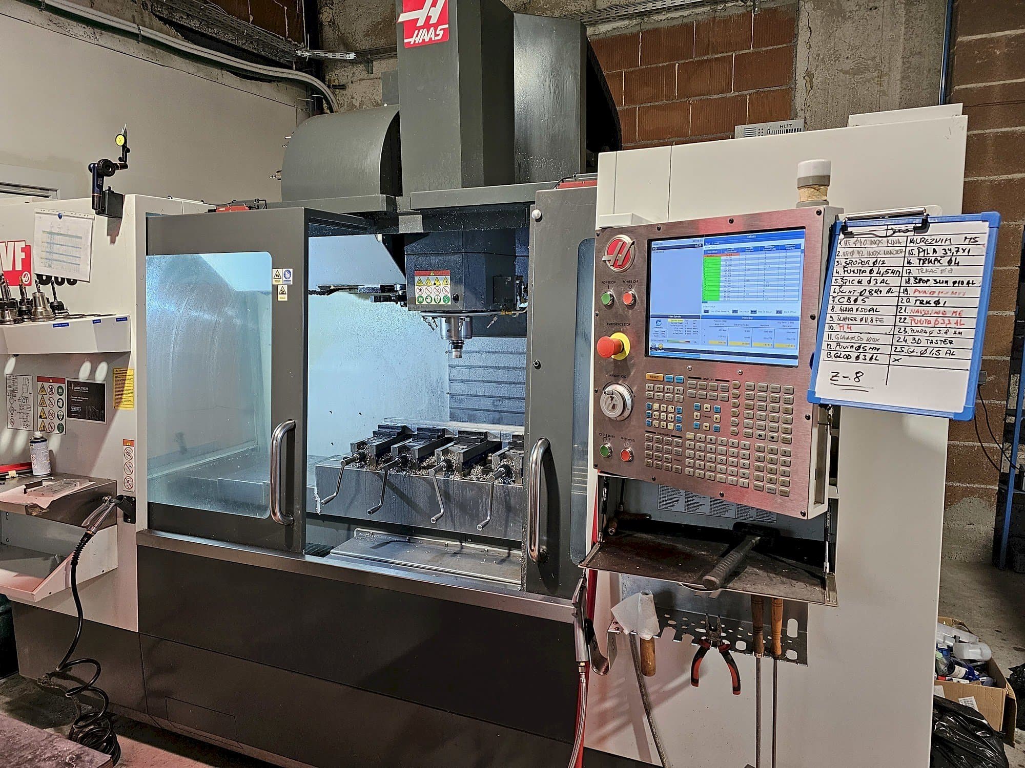 Makine HAAS VS3SS - Önden görünüm