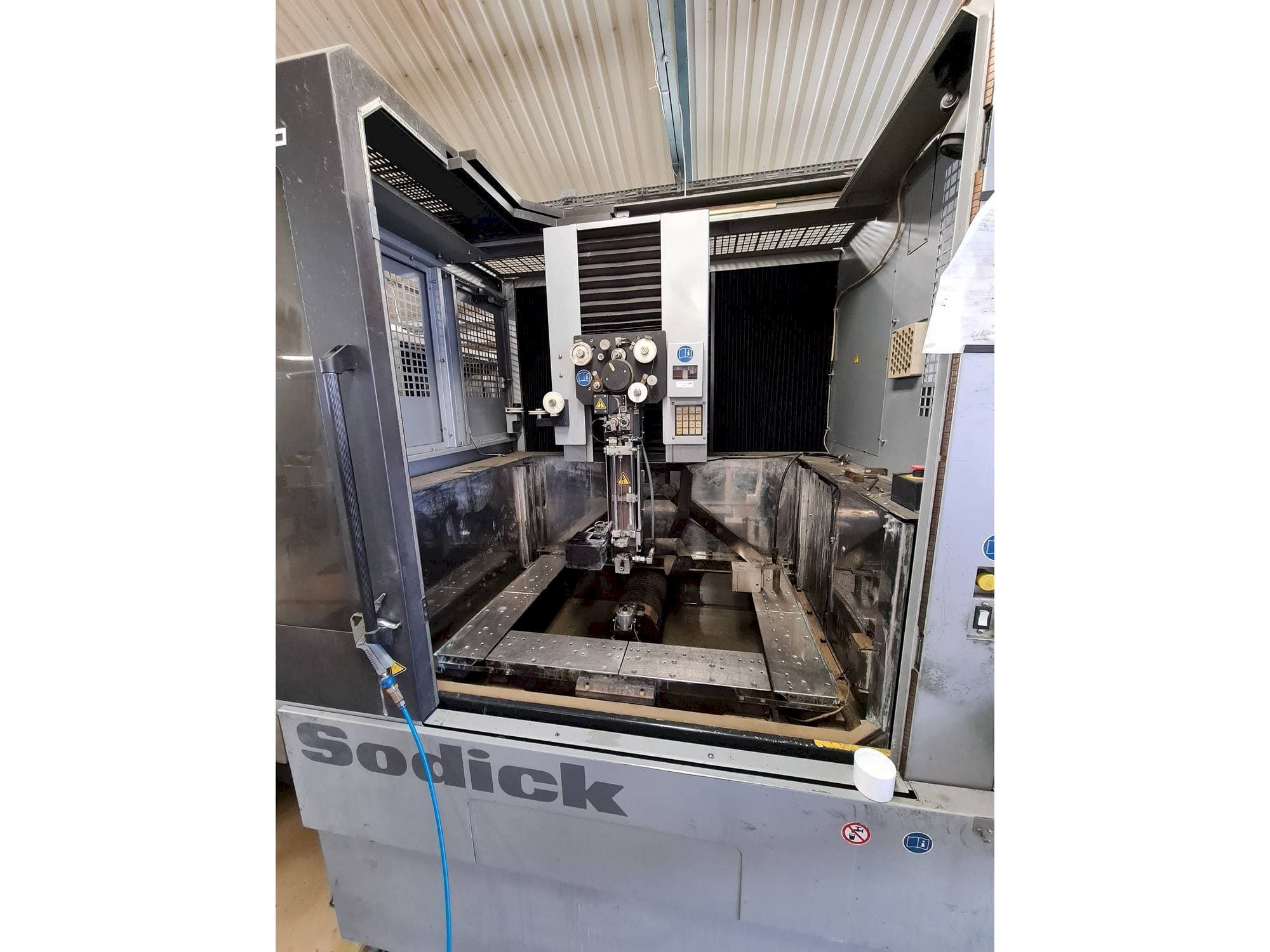 Makine Sodick AQ750L - Önden görünüm