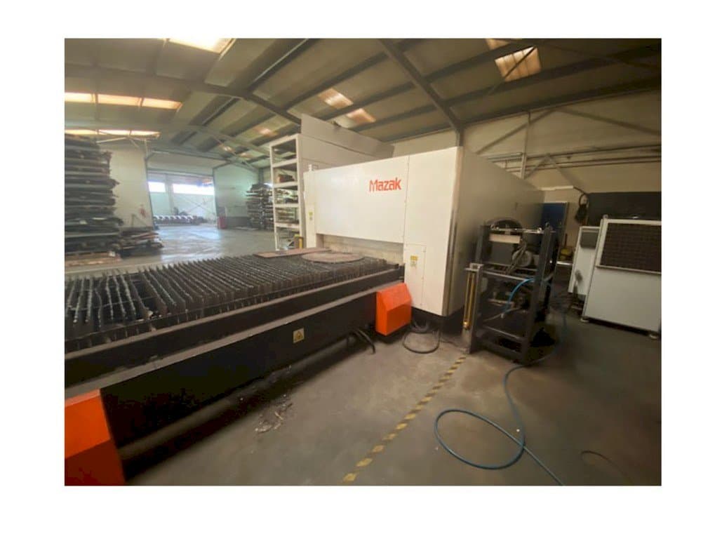 Makine Mazak Optiplex Nexus 3015 - Önden görünüm