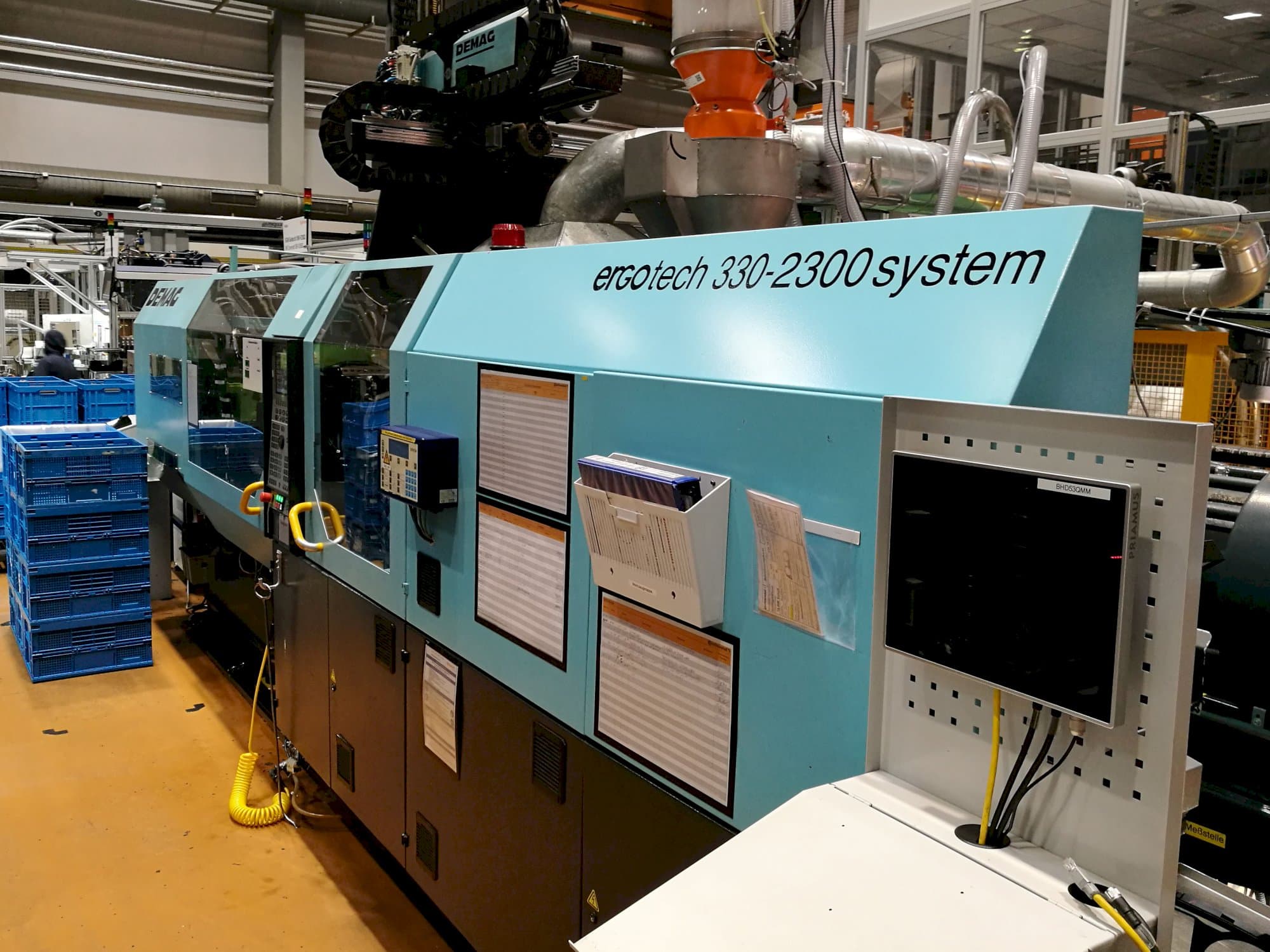 Makine DEMAG - Sağdan görünüm Ergotech 330-2300