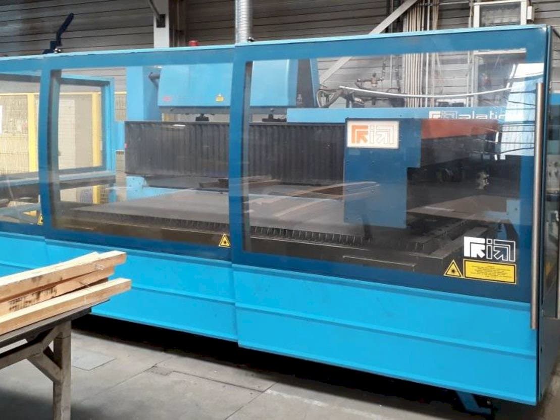 Makine Prima Industrie Platino 1530 - Önden görünüm