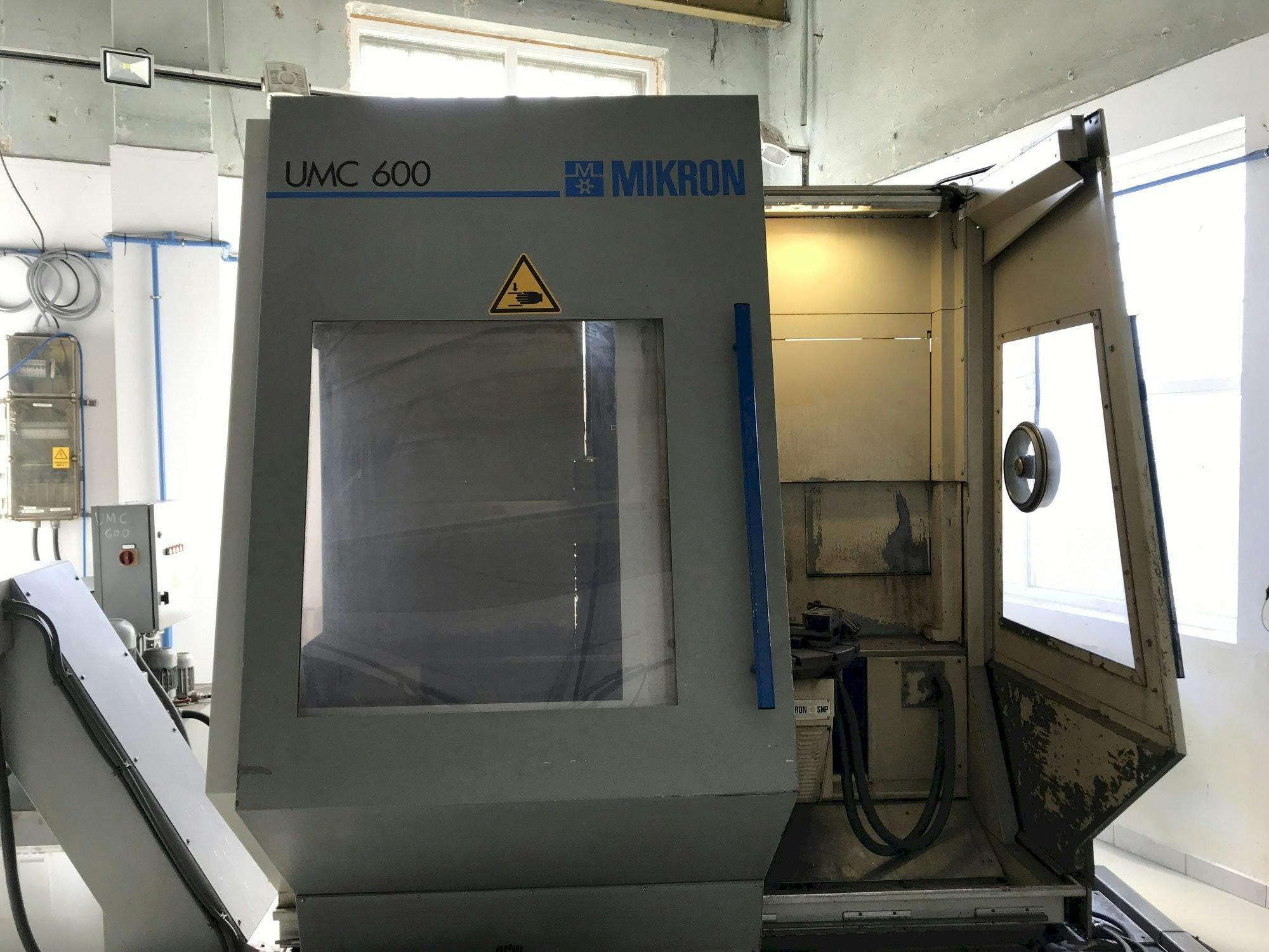 Makine  MIKRON UMC 600 - Önden görünüm
