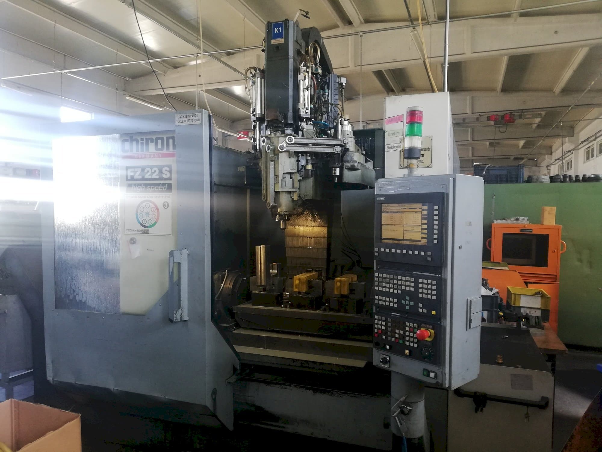 Makine  CHIRON FZ 22 S - Önden görünüm