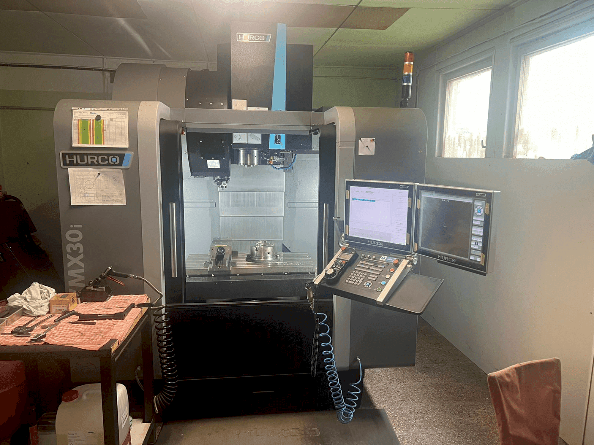 Makine Hurco VMX30i - Önden görünüm