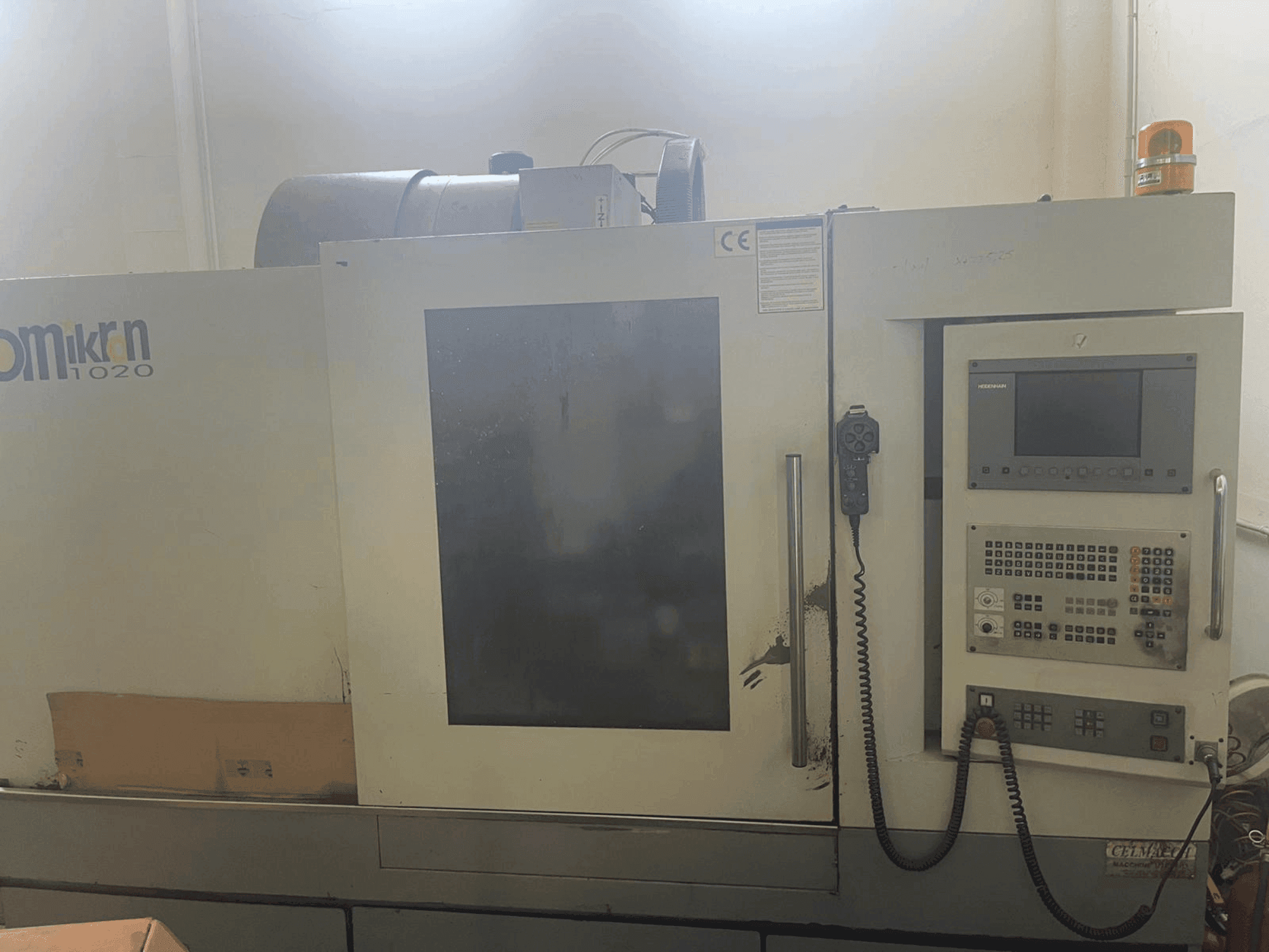 Makine HARTFORD Omikron VMC-1020 A - Önden görünüm