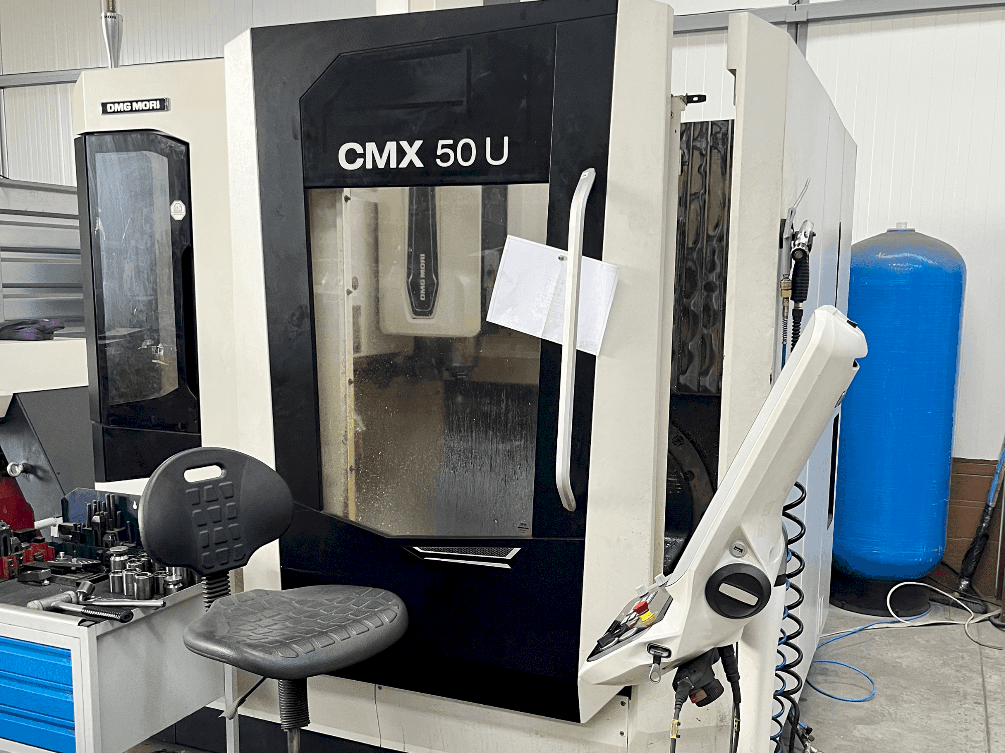 Makine DMG MORI CMX 50 U - Önden görünüm