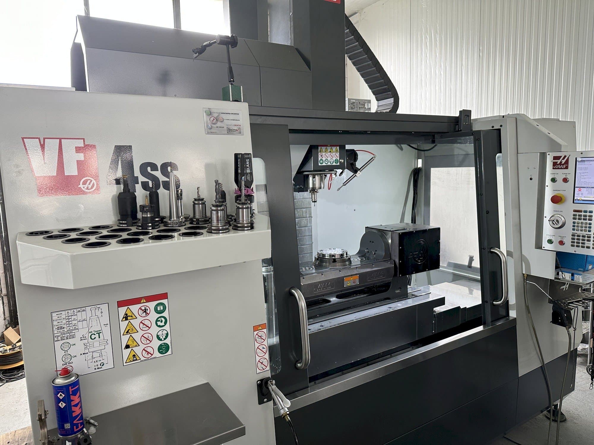 Makine HAAS VF-4SS - Sol görünüm
