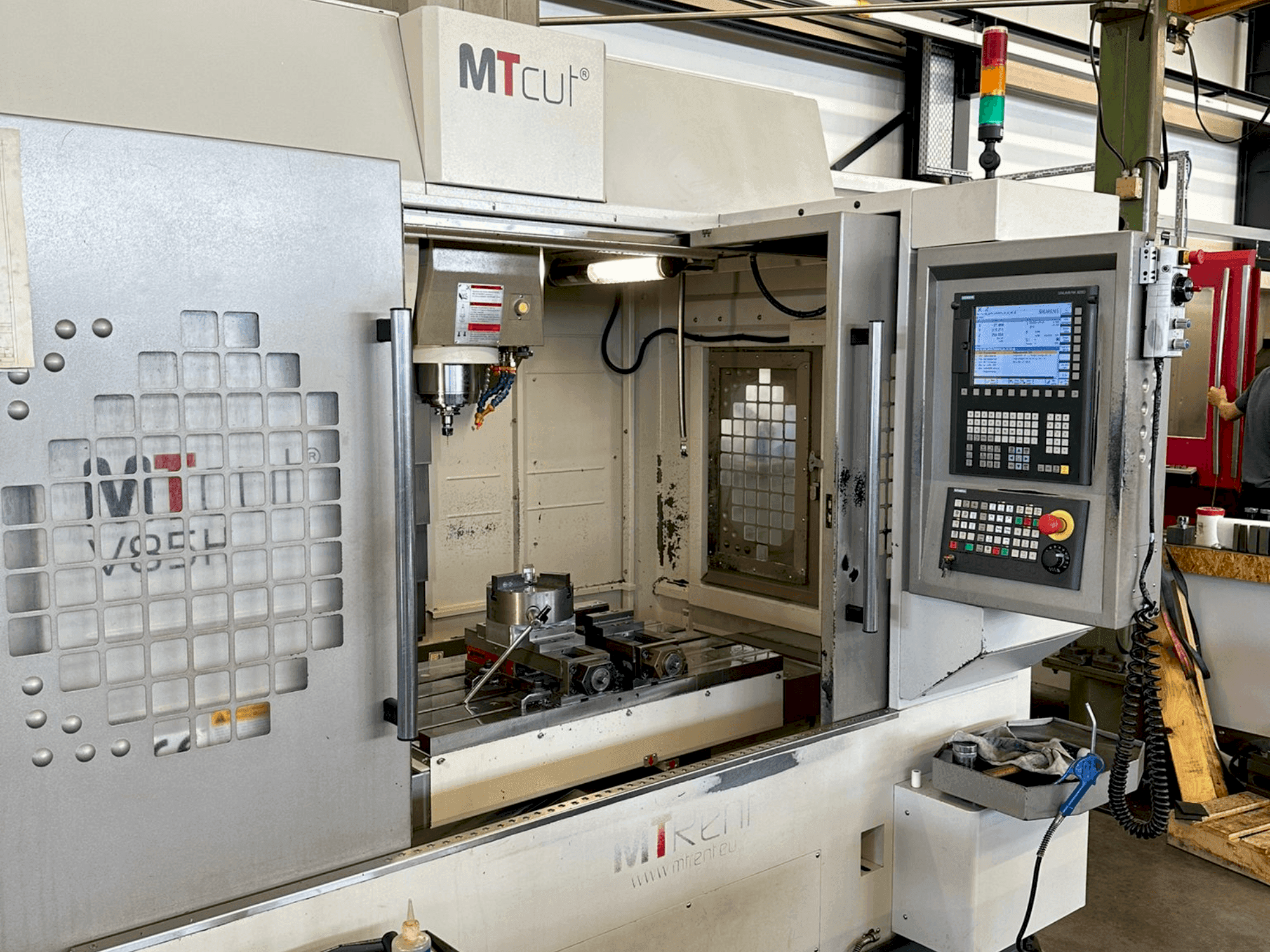 Makine MTcut V 85 H - Önden görünüm