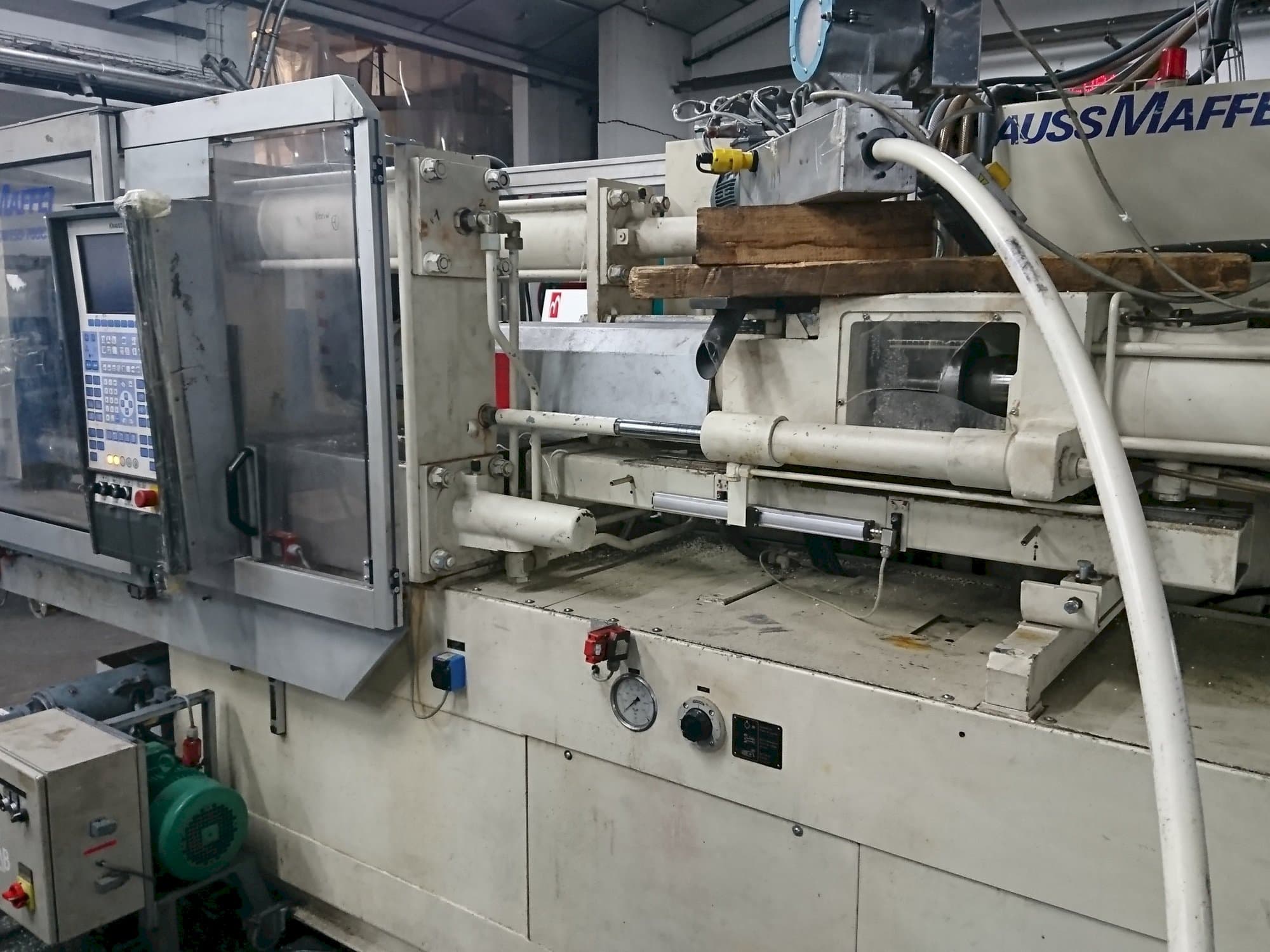 Makine  Krauss Maffei 150-700 C1 - Önden görünüm
