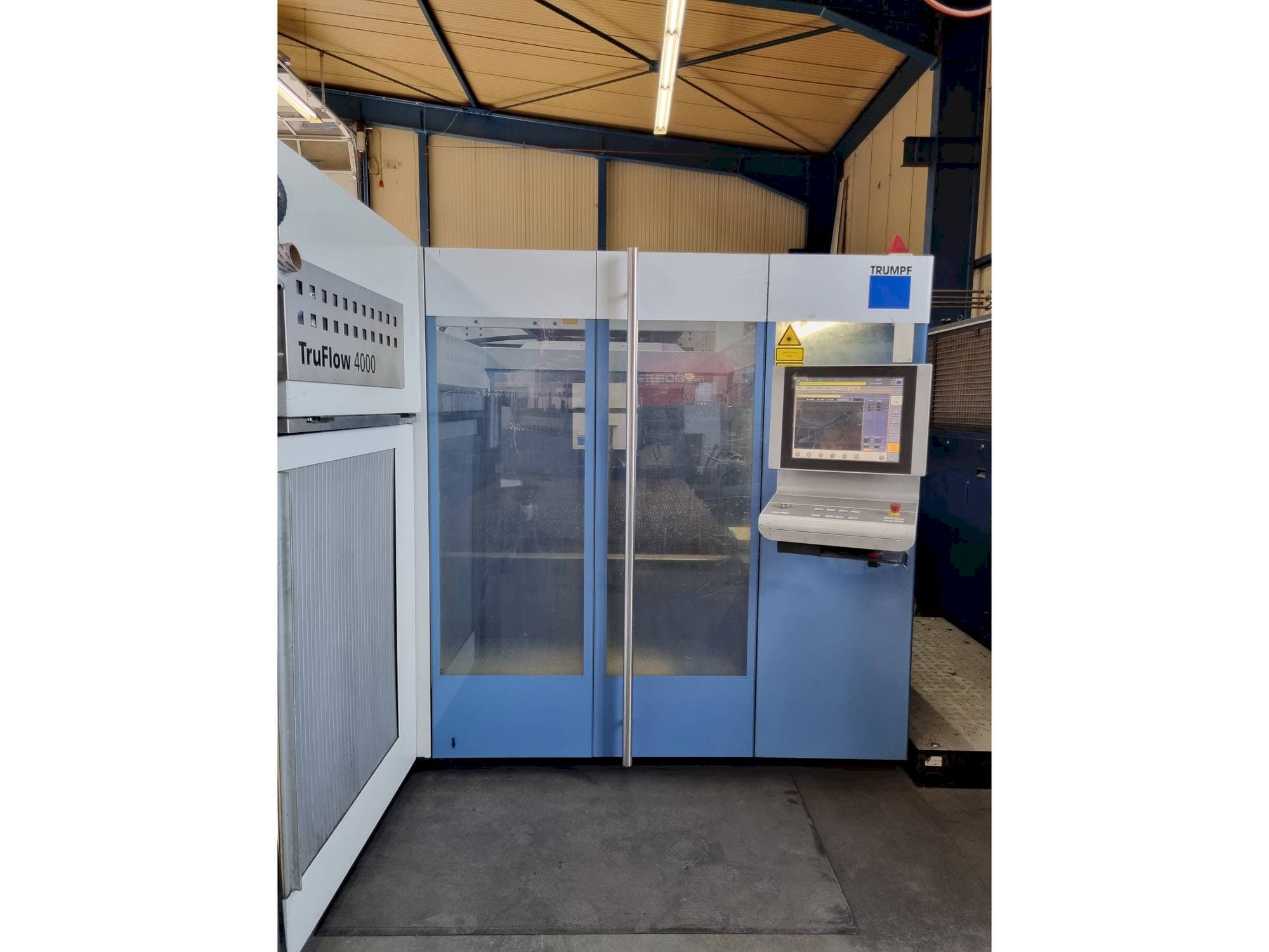 Makine Trumpf TruLaser 3030 - Önden görünüm