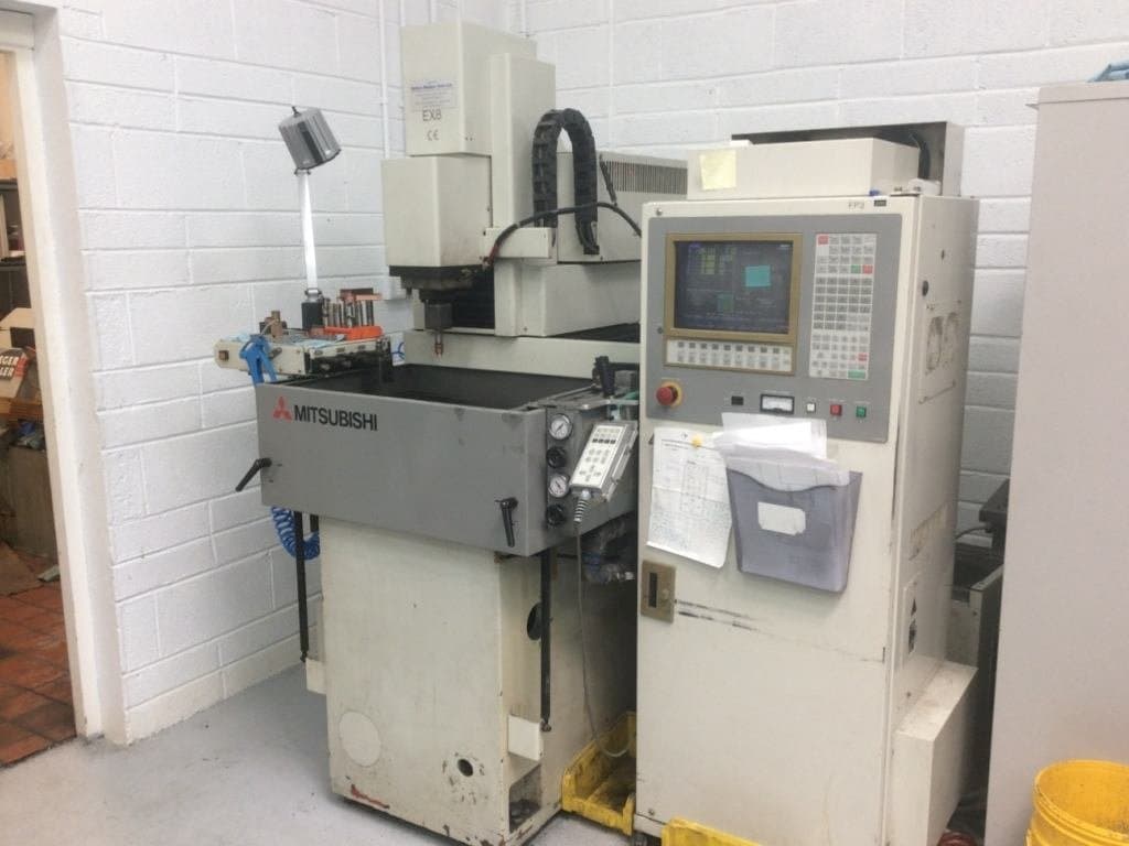 Makine Mitsubishi EX 8 - Önden görünüm