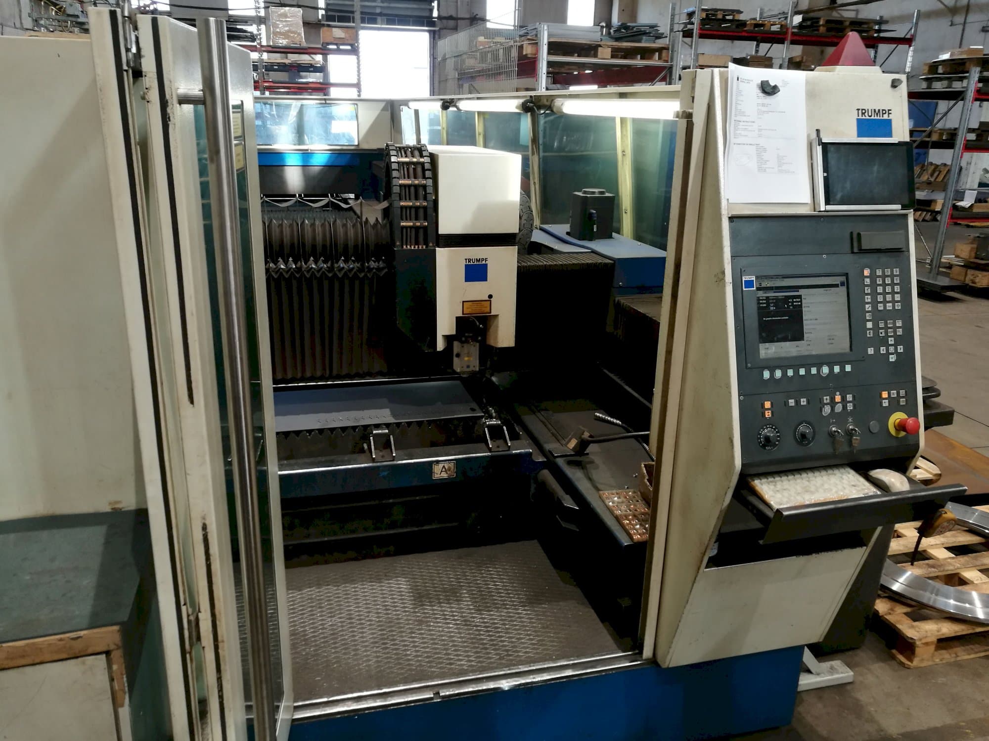 Makine  Trumpf - Önden görünüm TruLaser 5060