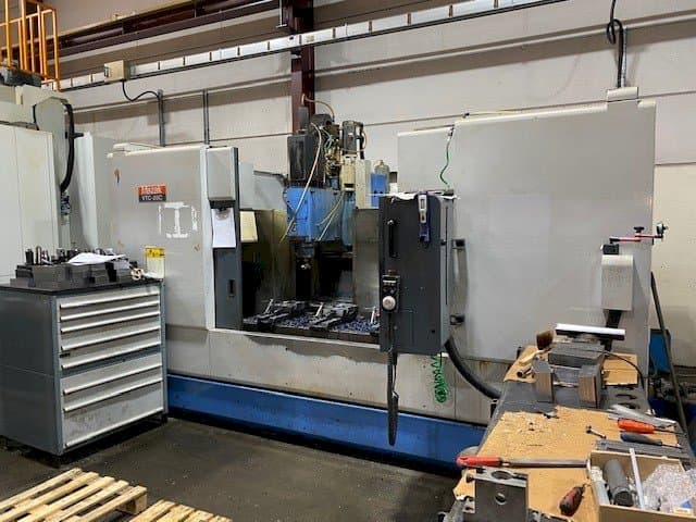 Makine Mazak VTC-20C - Önden görünüm