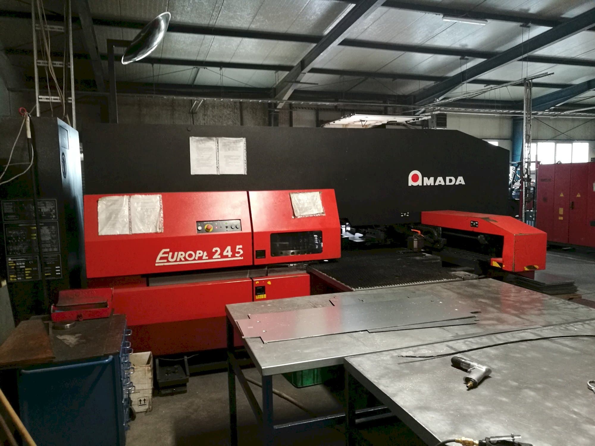 Makine AMADA EUROPE 245 - Önden görünüm